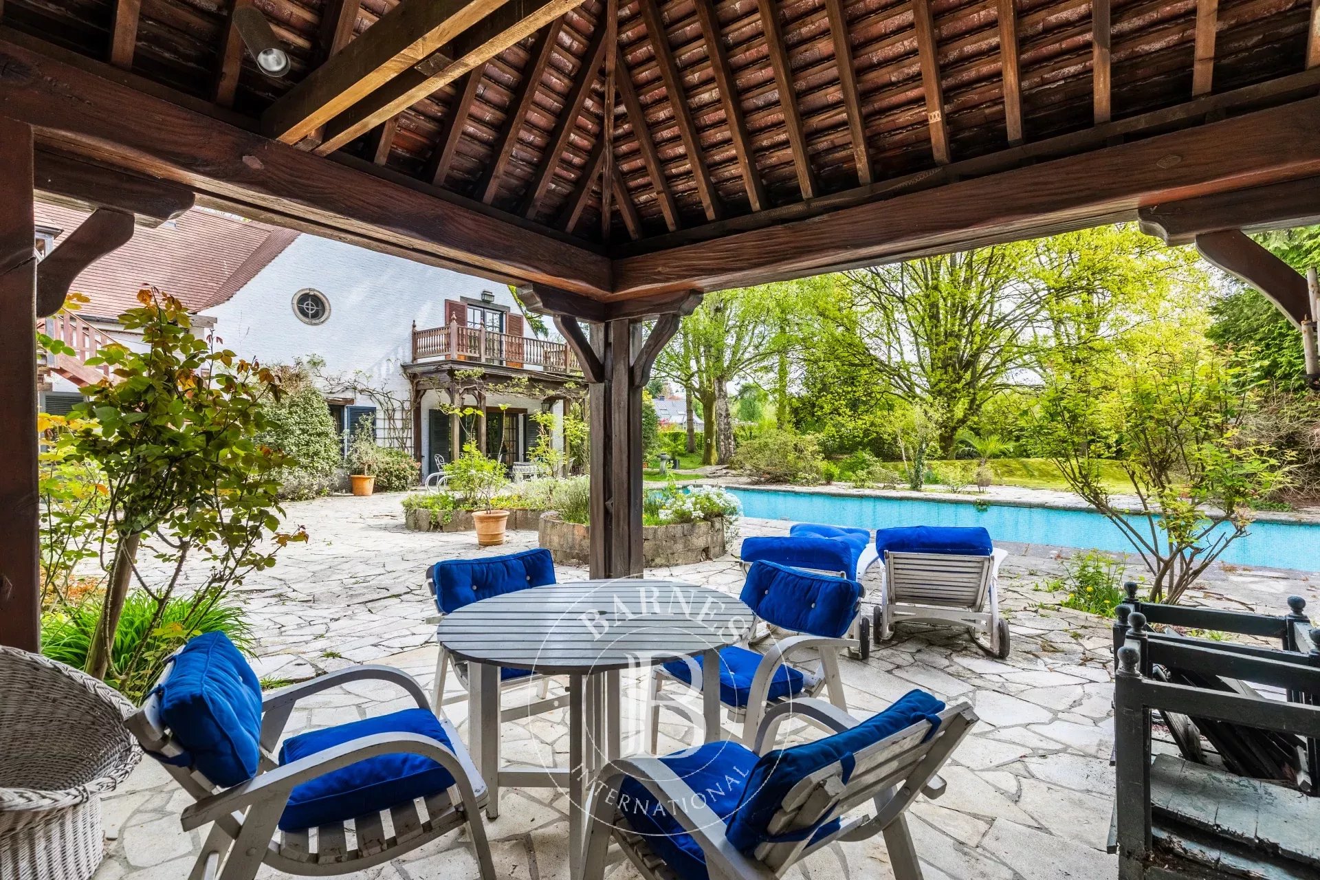 Hoeilaart - Exceptional villa to renovate, close to the Sonian Forest