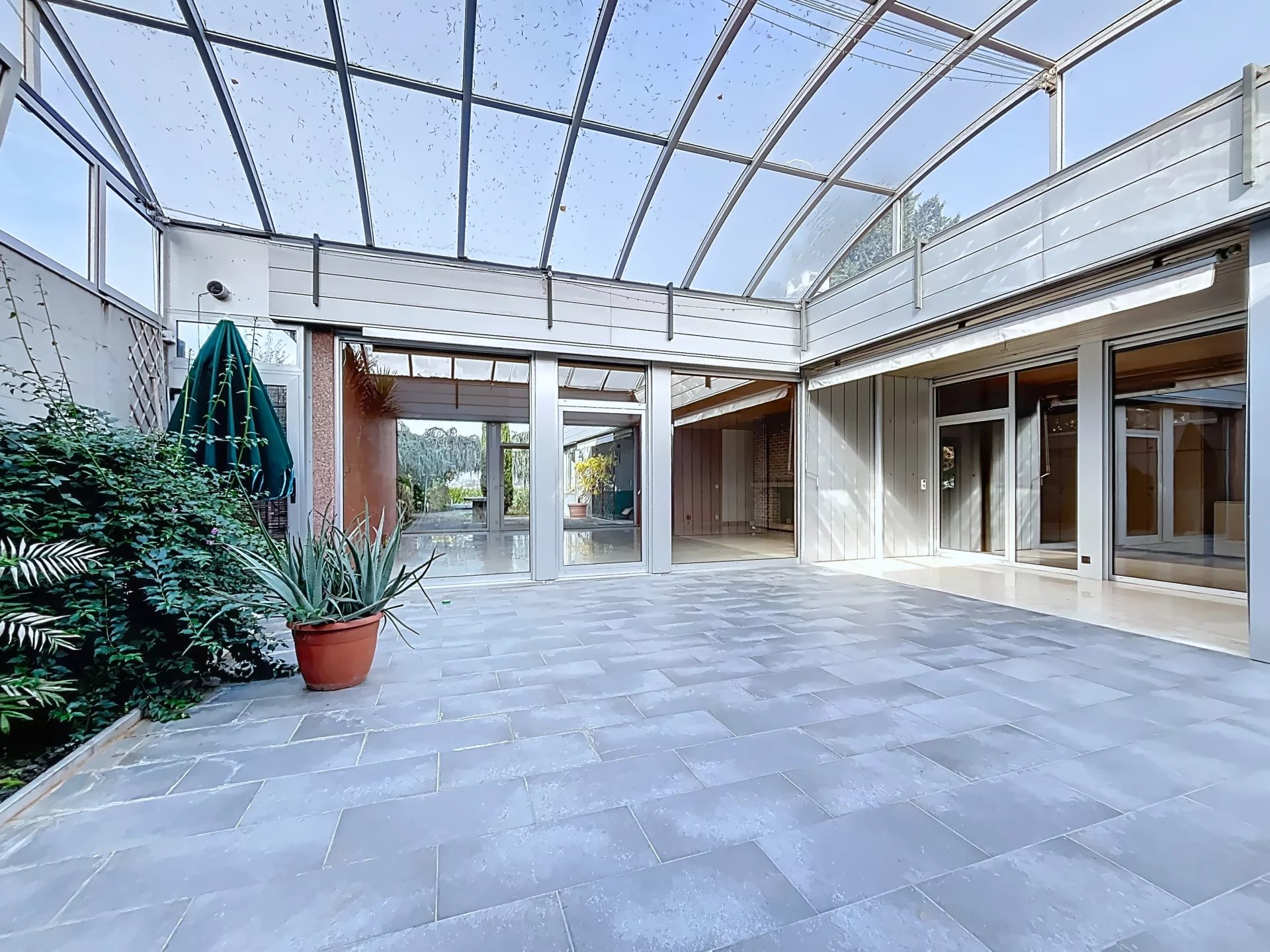 Propriété familiale modulable avec 3 logements