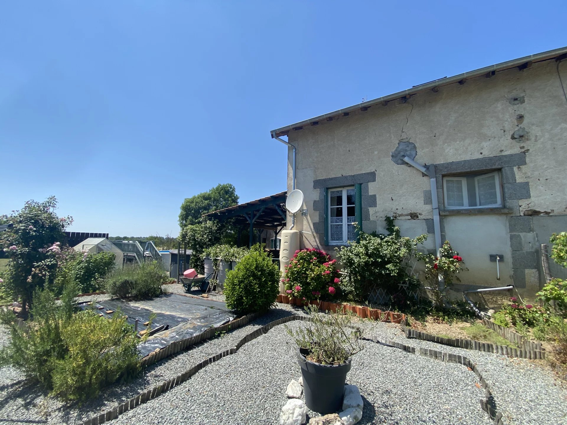Great house in a peaceful hamlet near Bellac. two bedrooms. lovely views