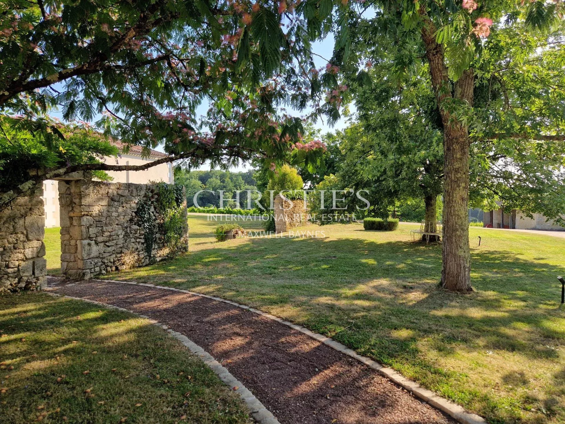 8 Bedroom Chateau's Image 27