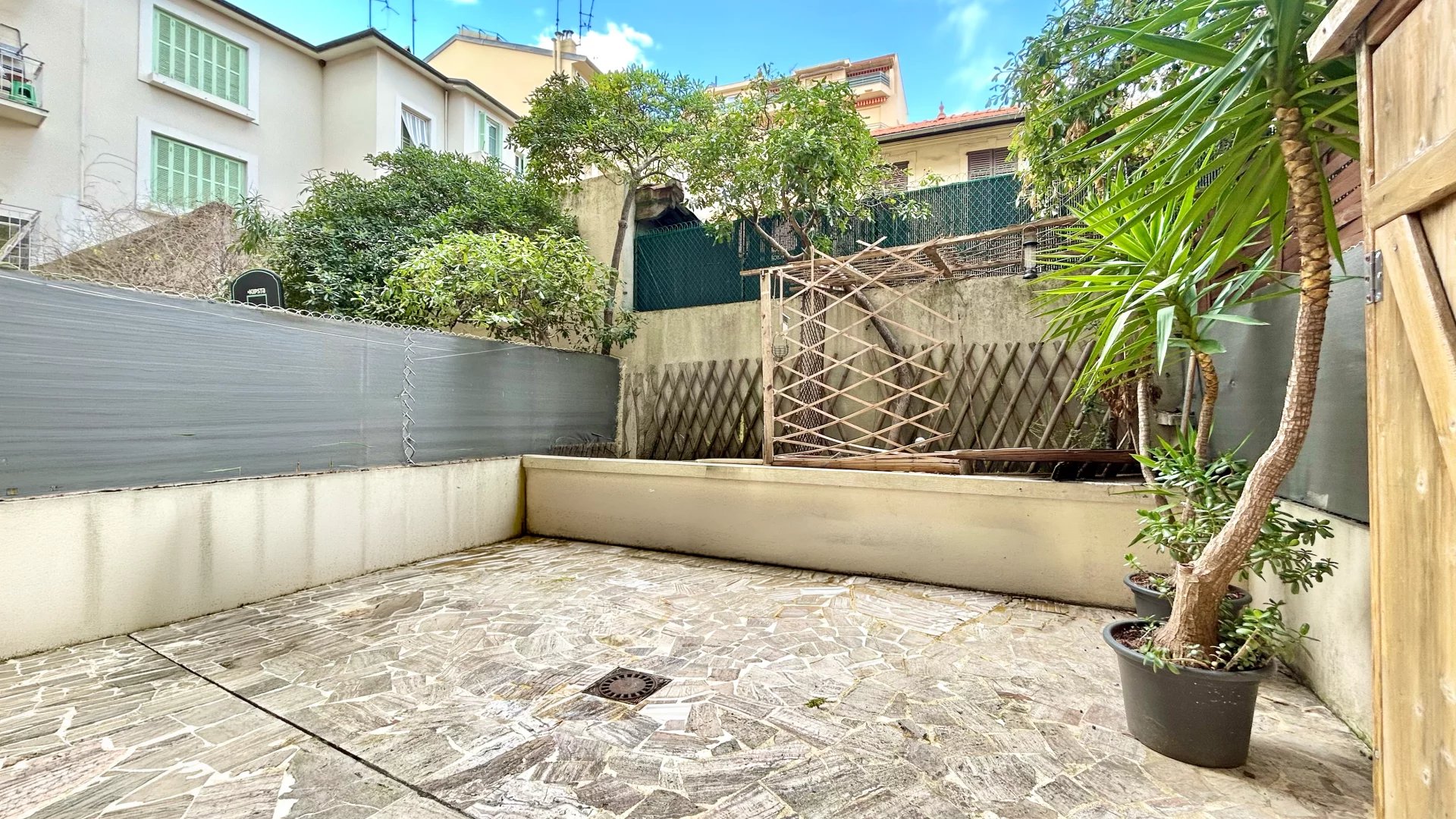 NICE GORBELLA – STUDIO 27 m² – GRANDE TERRASSE – CALME