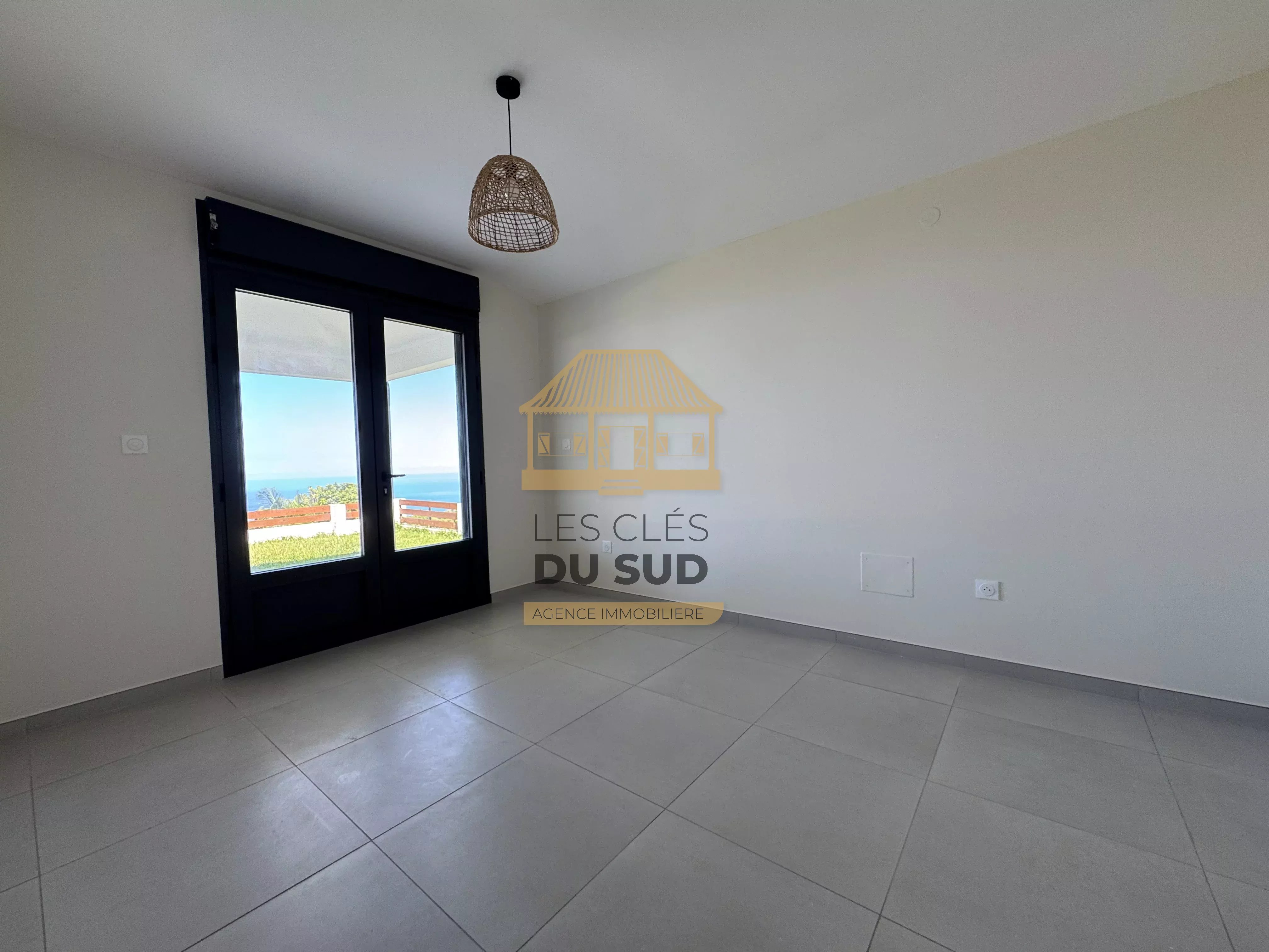 PETITE-ÎLE – MAISON NEUVE 2025 AVEC VUE MER – 3 CHAMBRES ET TERRASSE