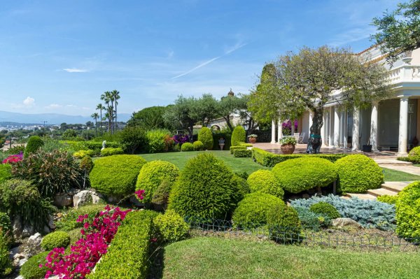 Luxury Villa Antibes: Rare Sea View Family Estate in Cap d'Antibes — photo 3
