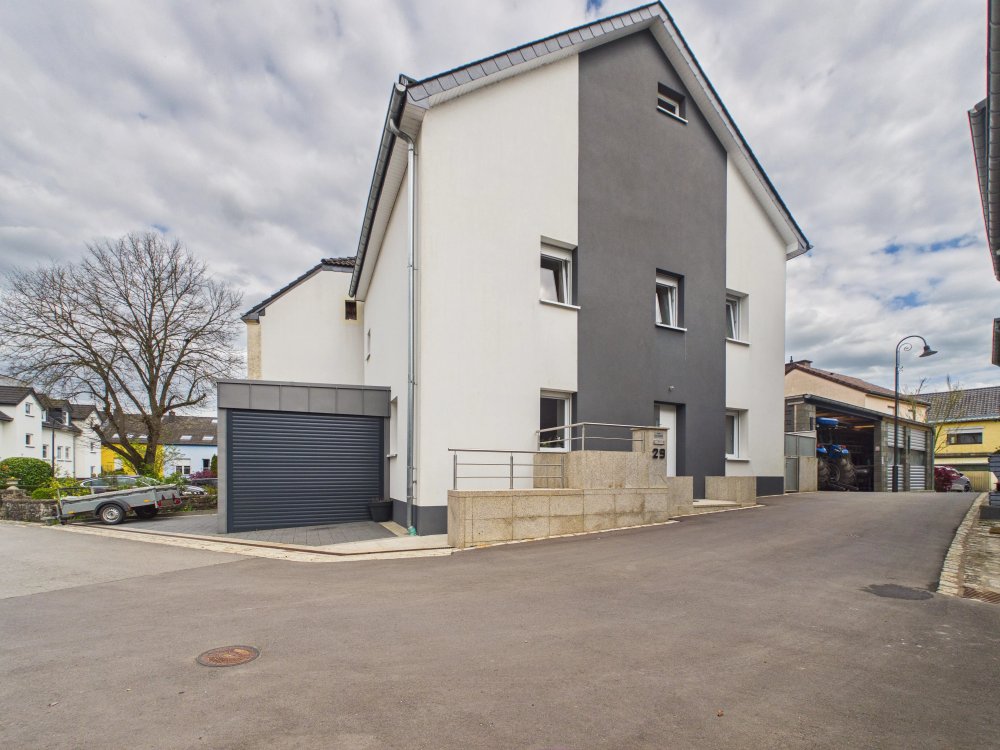 Maison avec dépendance locative au centre de Biwer