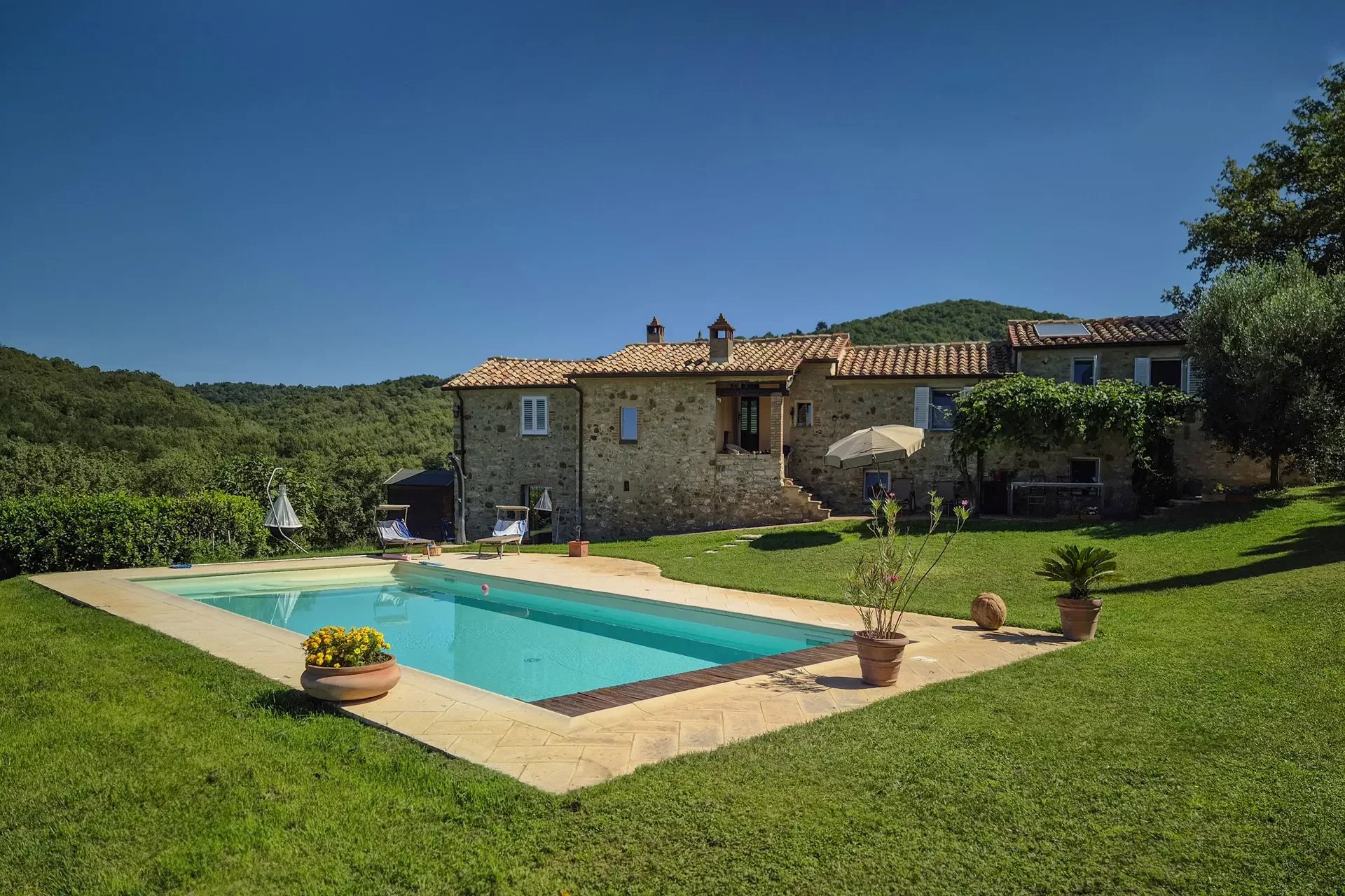 CASALE RUSTICO CON PISCINA IN VENDITA SUL MONTE AMIATA, MAREMMA