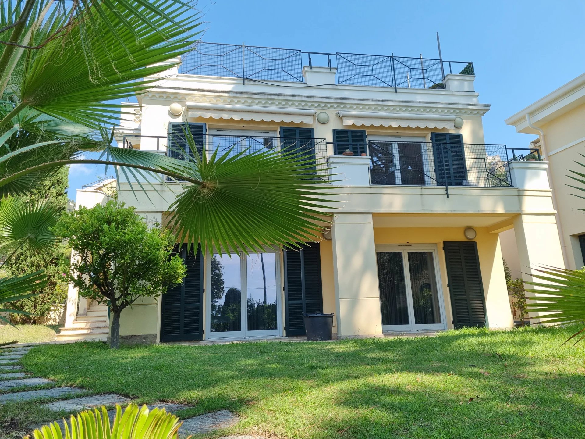 Maison avec jardin dans luxueuse copropriété
