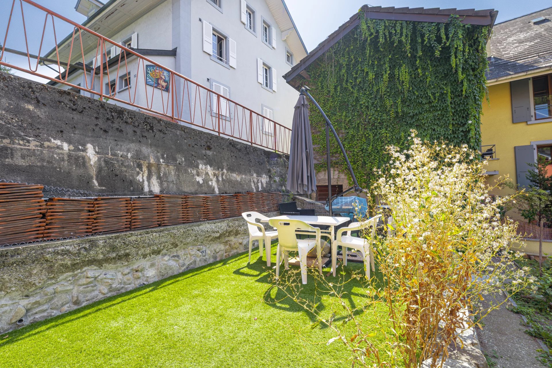 EXCLUSIVE! House with 3 apartments