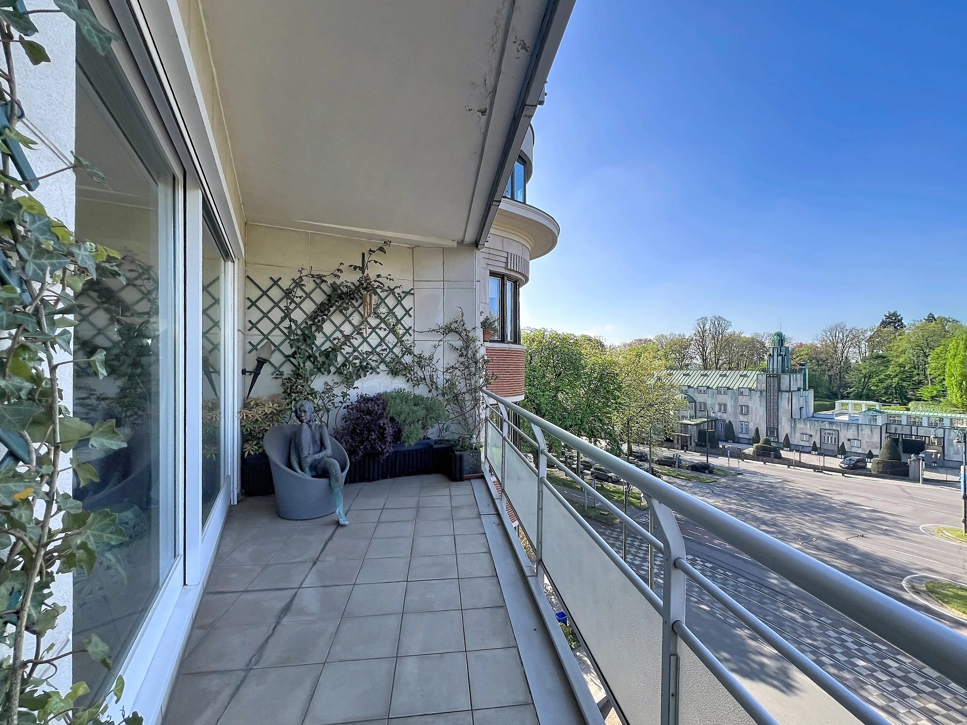 Mooi appartement met terrassen en parking