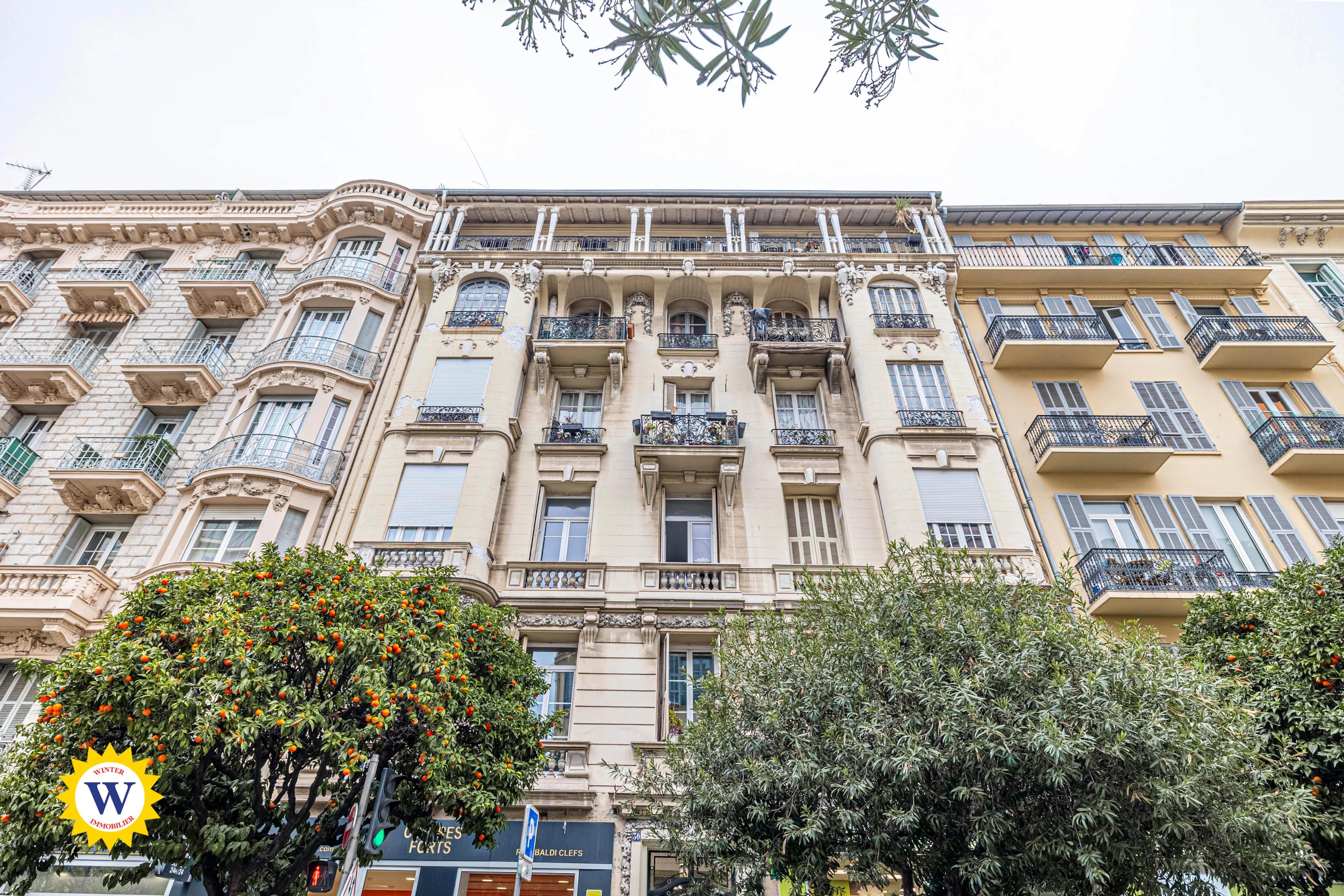 Appartement familial avec terrasse à rénover, proche gare et tram — photo 12