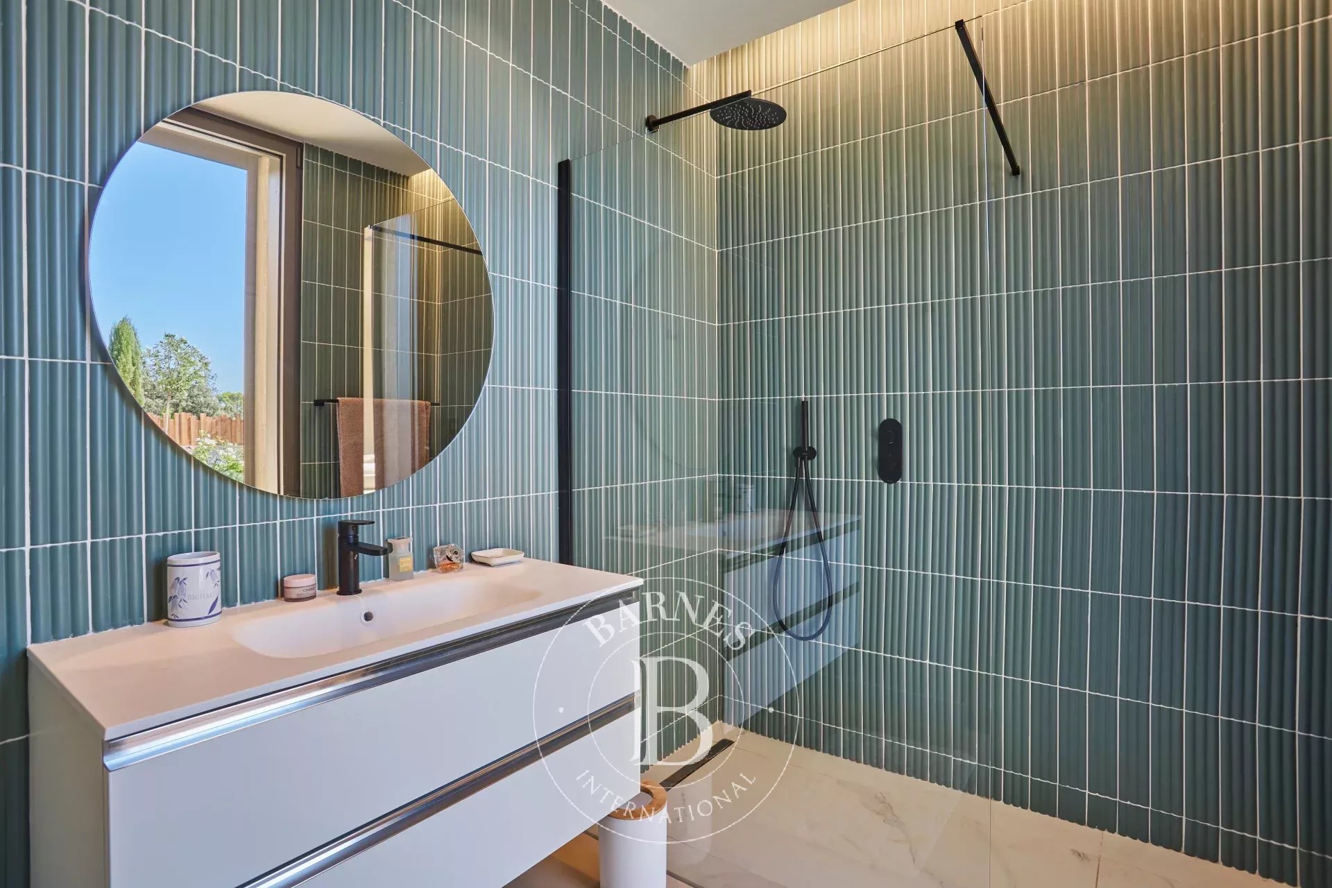 AIX-EN-PROVENCE — SINGLE-STORY HOUSE — 5 EN-SUITE BEDROOMS — HEATED POOL — WALKING DISTANCE TO AMENITIES - picture 17