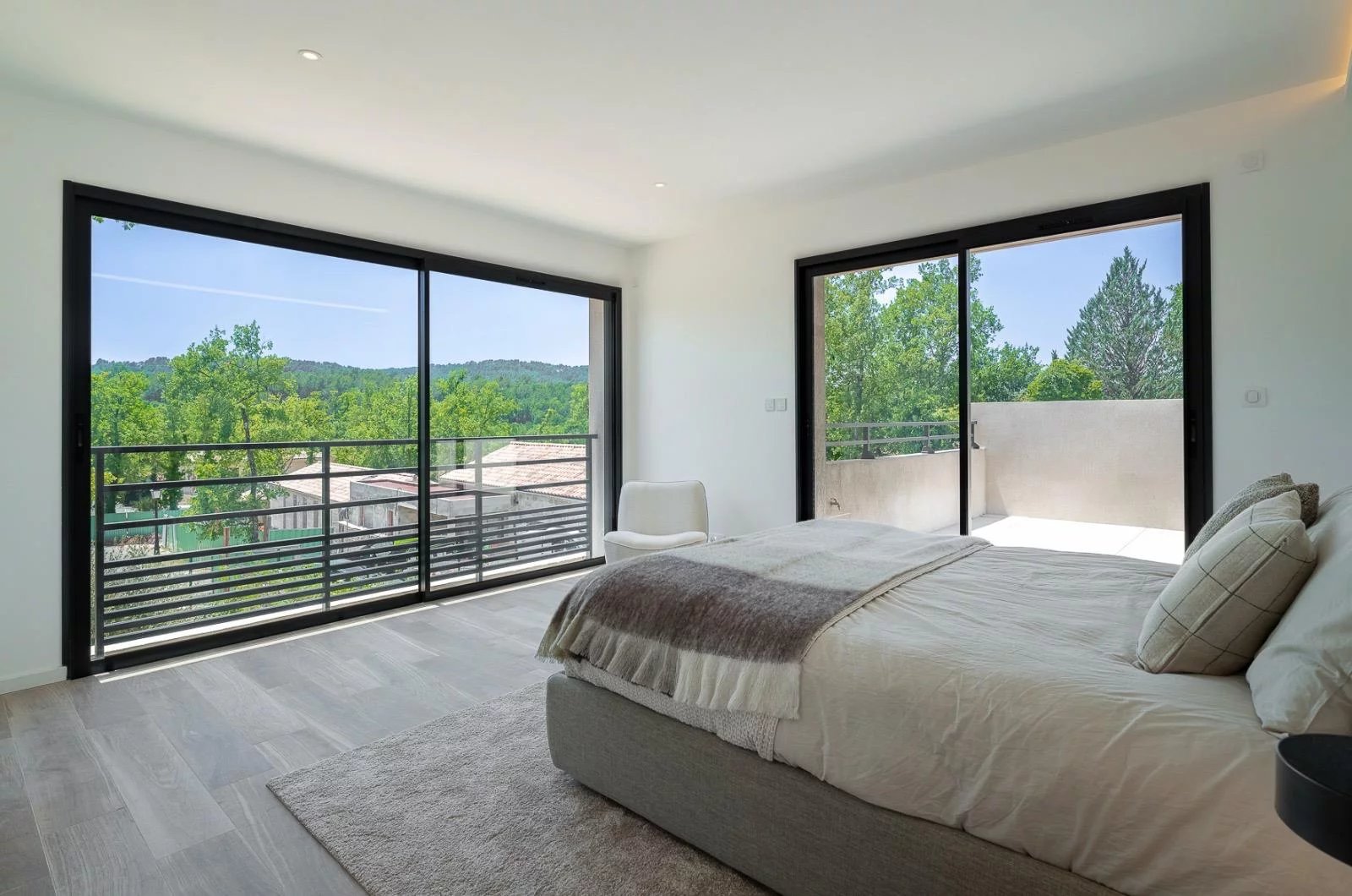 Stunning new built property in the domaine of Terre Blanche - Tourrettes
