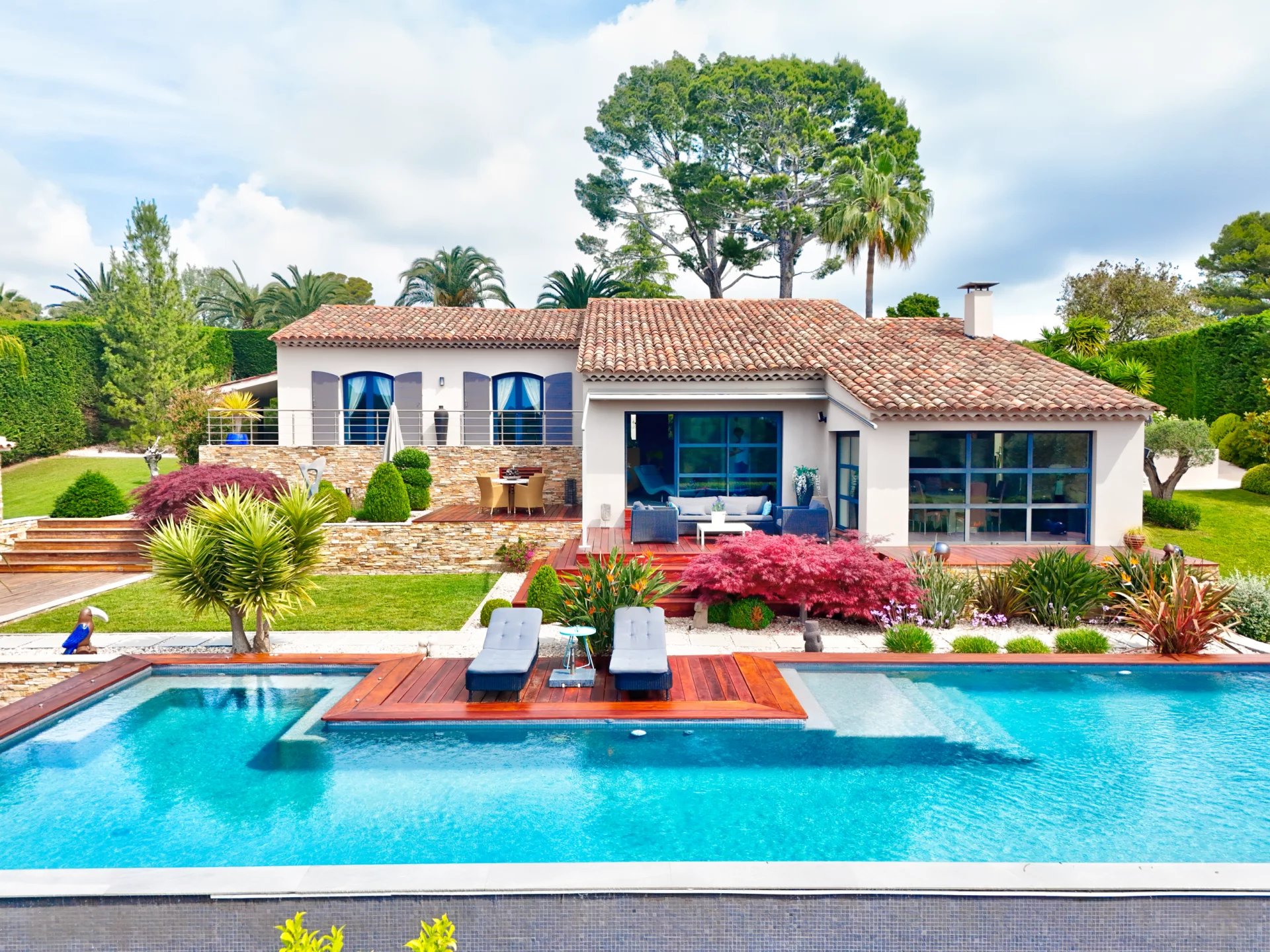 06250 MOUGINS VILLA