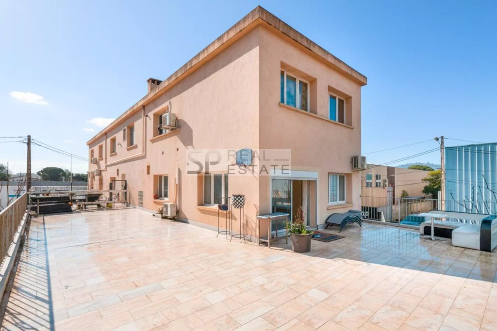 Apartment for sale in Cannes La Bocca — Grand 9-Bedroom Family Estate Apartment in Cannes La Bocca
