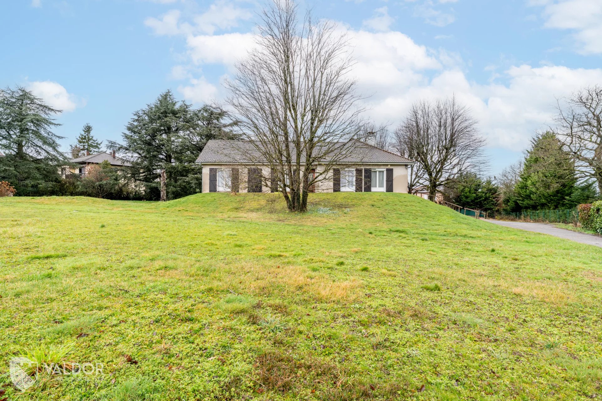 Maison à rénover - 190m2 - 1139m2 de terrain - proche village