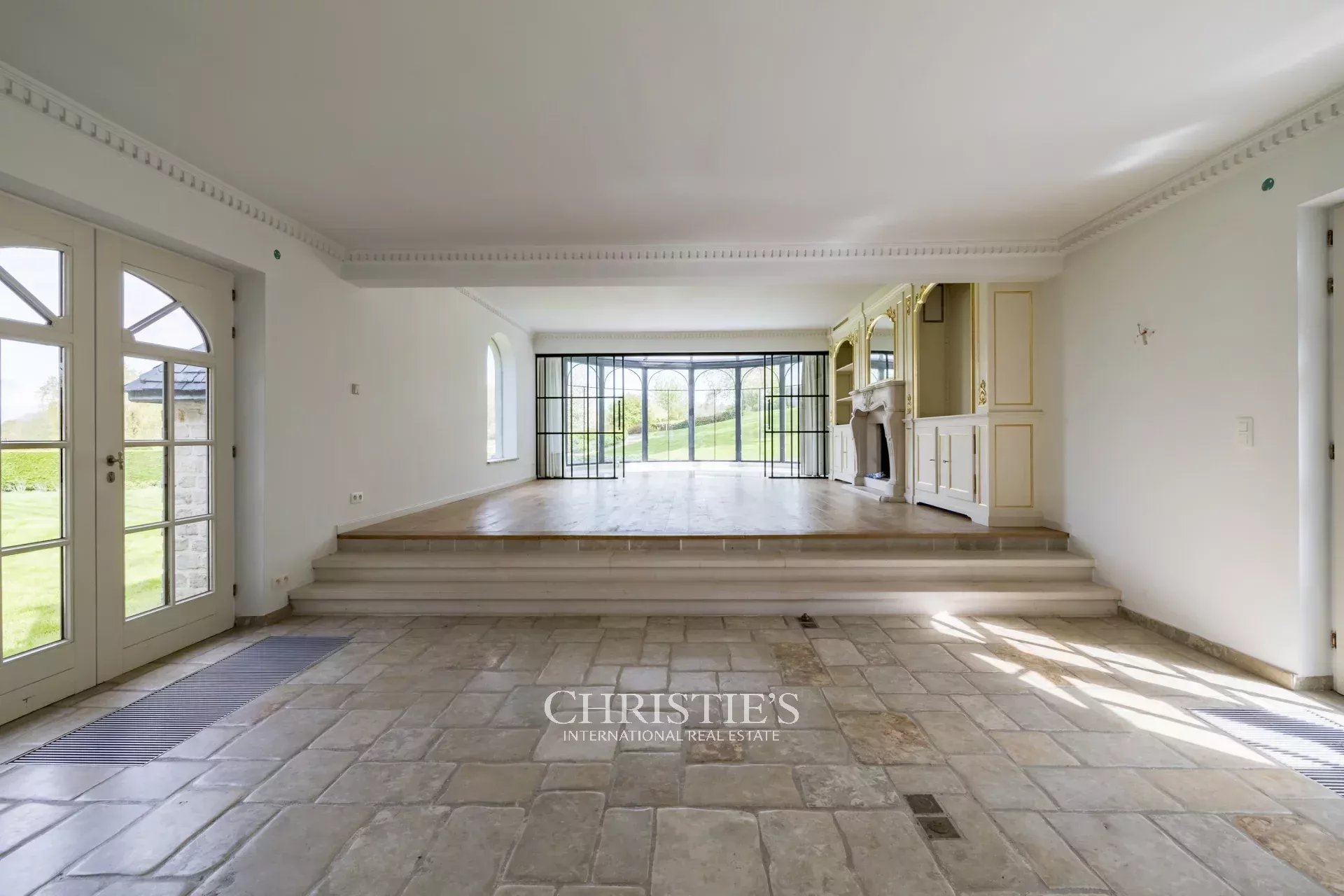 OPTIE - Lasne - Klassieke villa met bijgebouw op 75 are