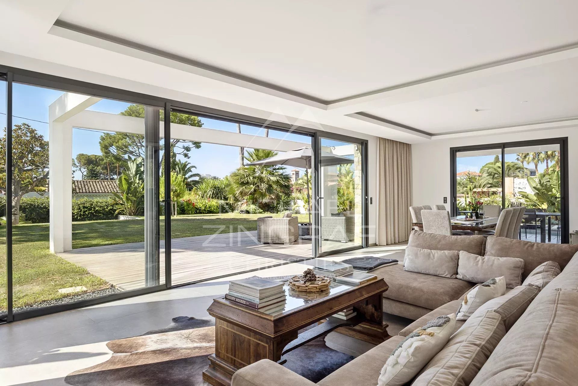 Villa contemporaine d’exception avec vue mer à la Garoupe