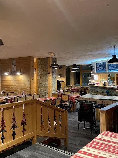 RESTAURANT FRONT DE NEIGE  STATION ALTITUDE — photo 8