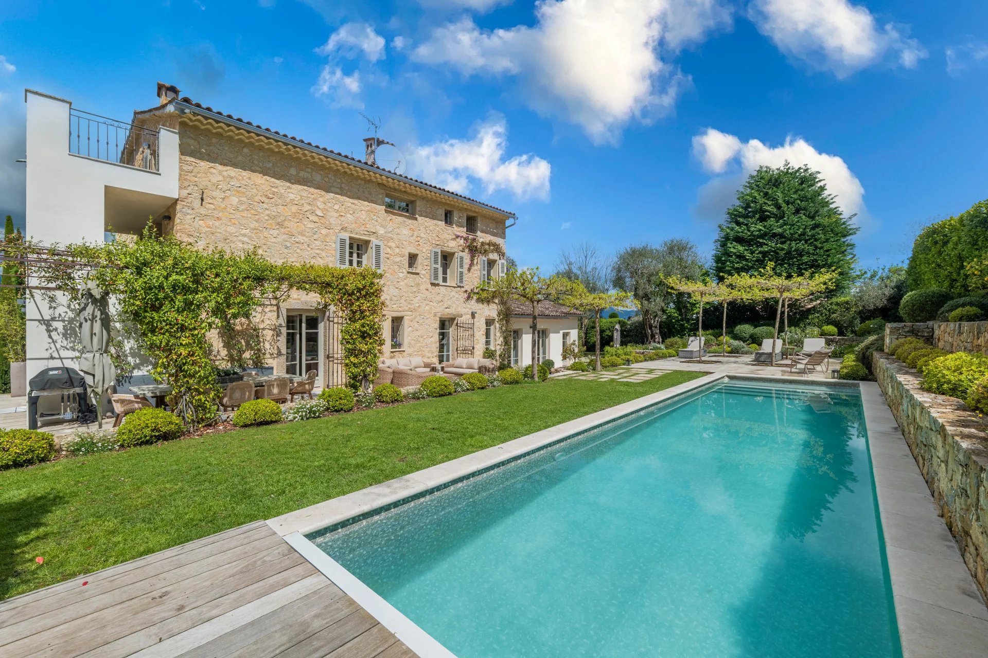 18th Century Stone Bastide Walking Distance to Valbonne Village