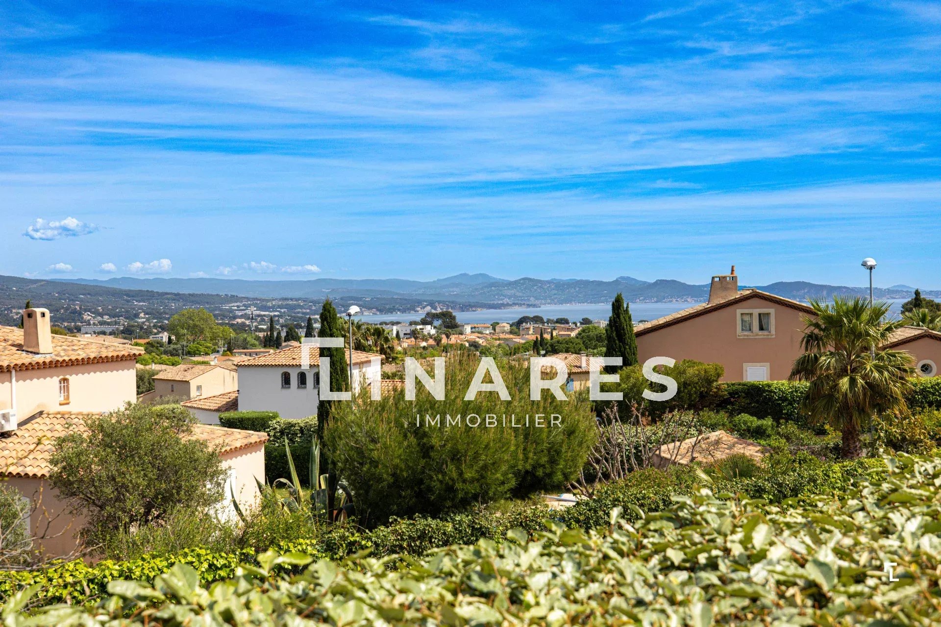 ÉCRIN AVEC VUE - Maison T6 de 157m2 - Terrain 600m2 - Vue mer - Piscine - Garage 13600 LA CIOTAT