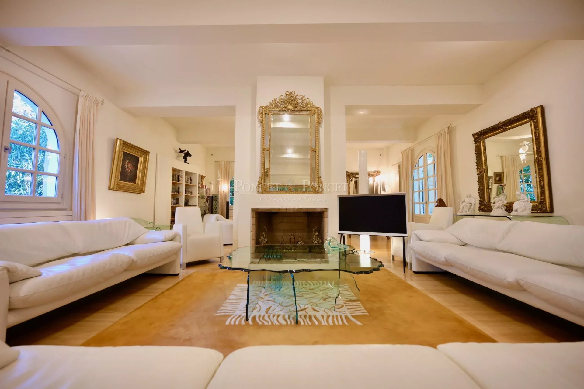 6 Bedroom Villa/Townhouse's Image 7