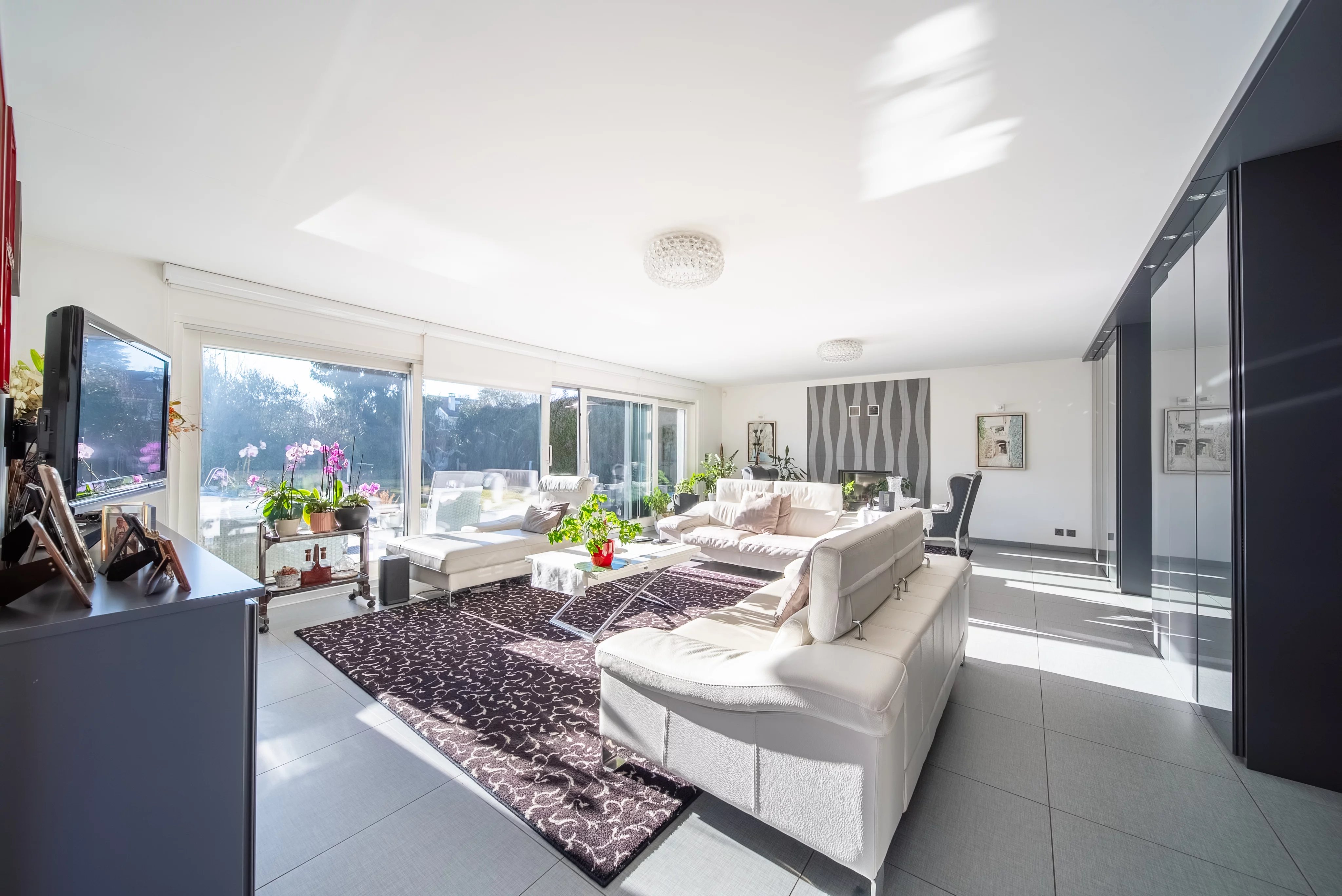 Villa de 330 m2 avec piscine et beau terrain