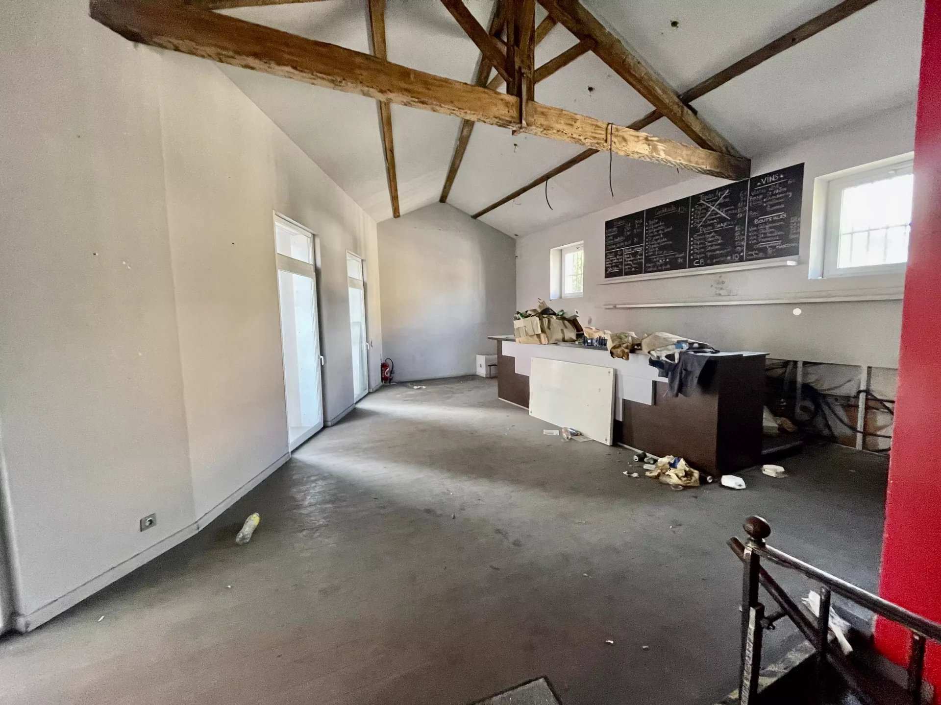 Cannes BANANE - Petit immeuble à rénover  usage commercial  professionel ou habitation