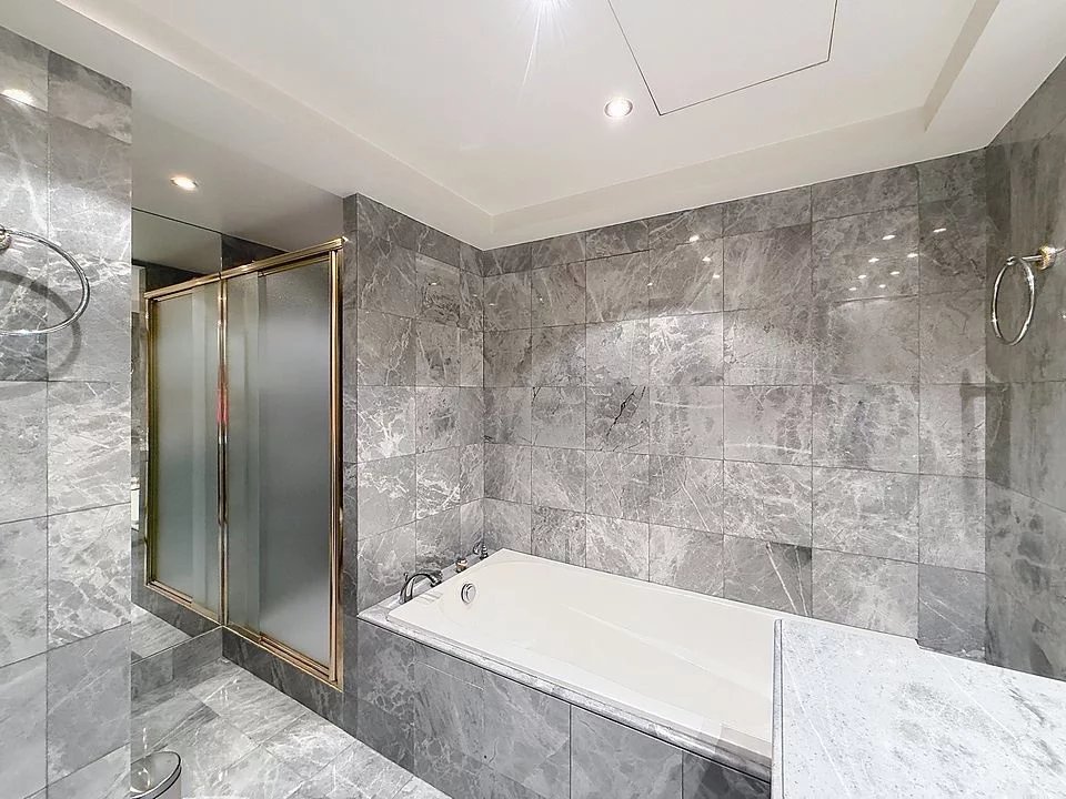  Image of Apartment - 4 Bedrooms for Sale in Alpes-Maritimes-Cannes-France, Image 9