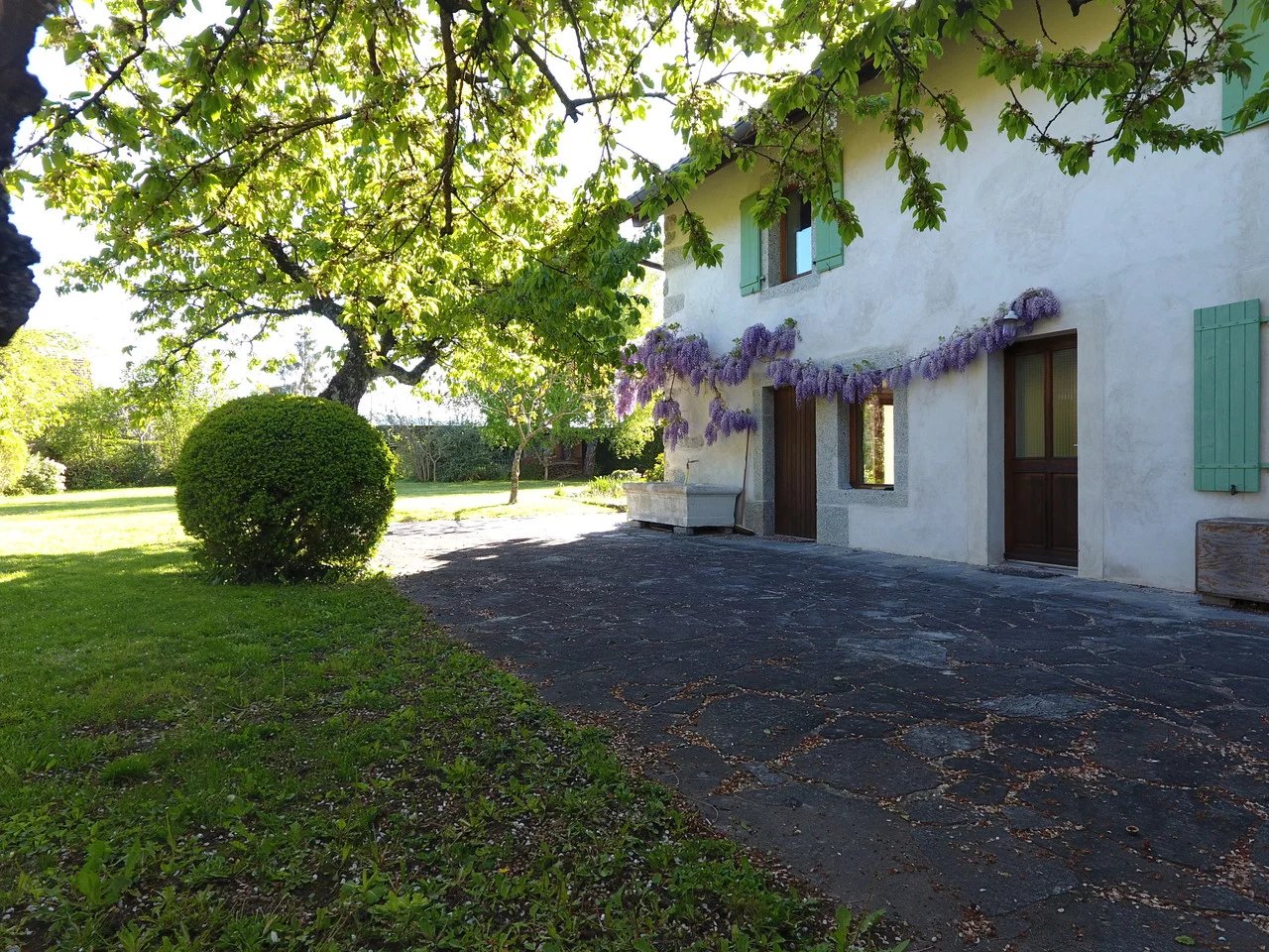 Ferme rénovée idéalement placée - Cœur de Village, Feigères