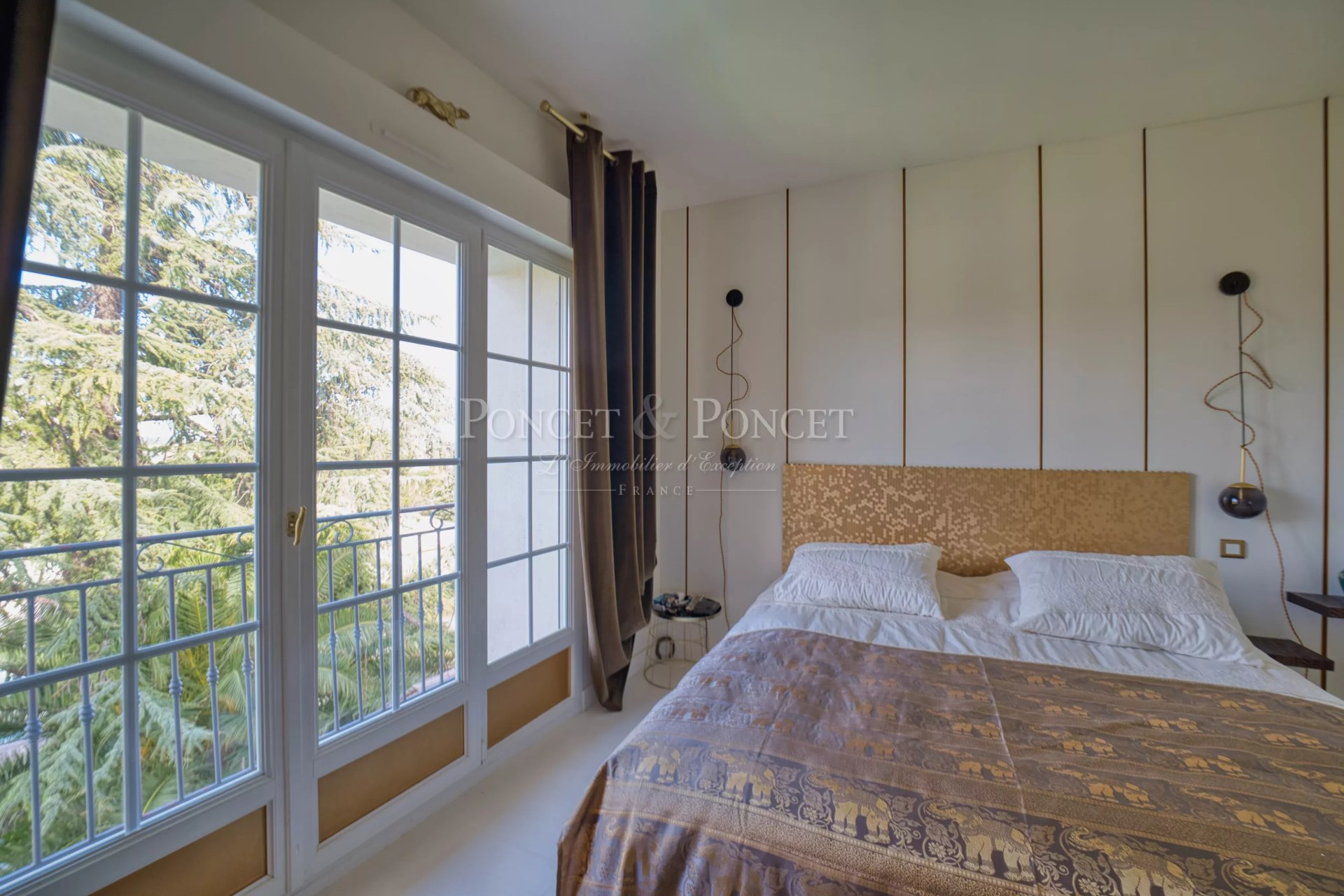 6 Bedroom Villa/Townhouse's Image 8