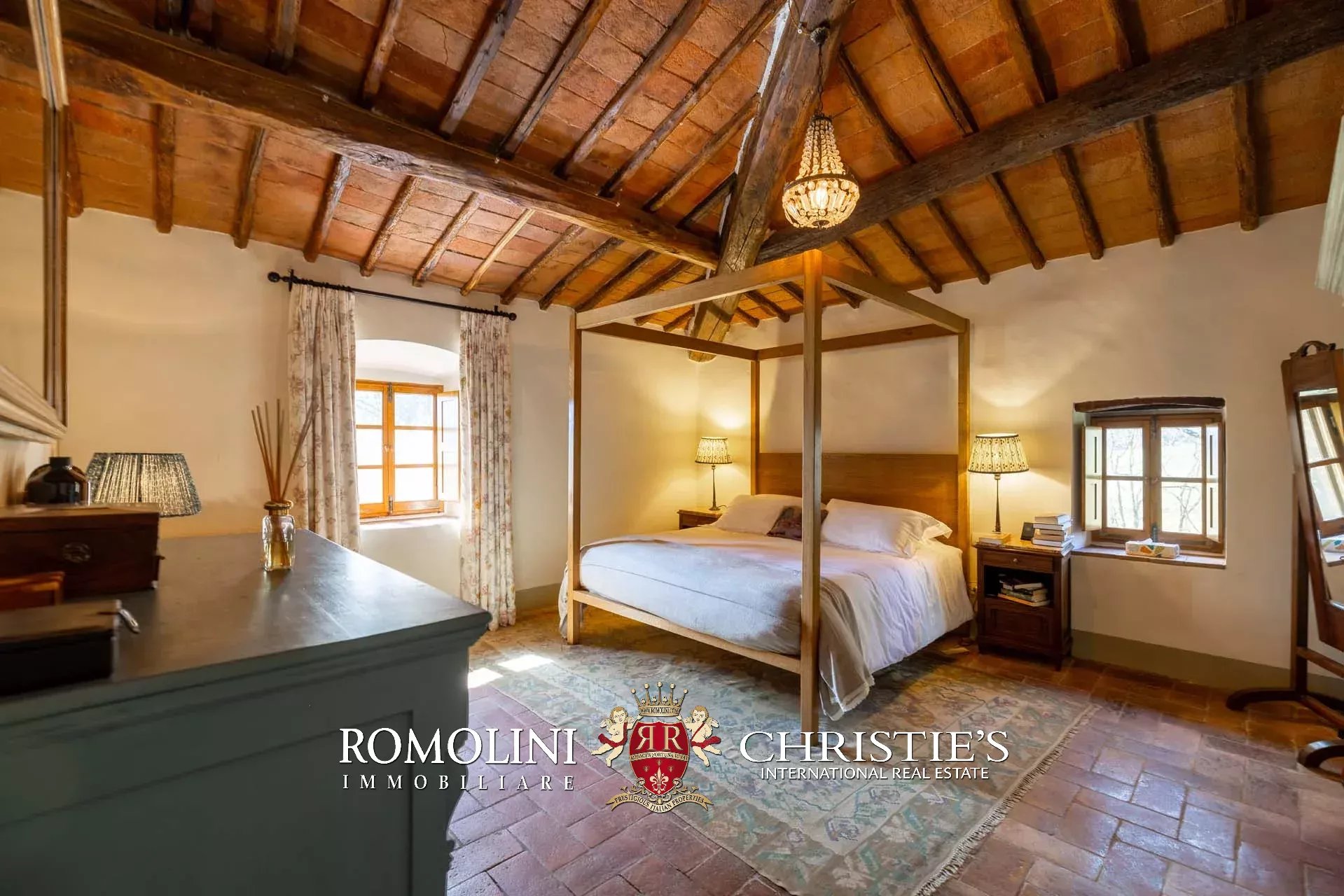 5 Bedroom Vineyard's Image 50