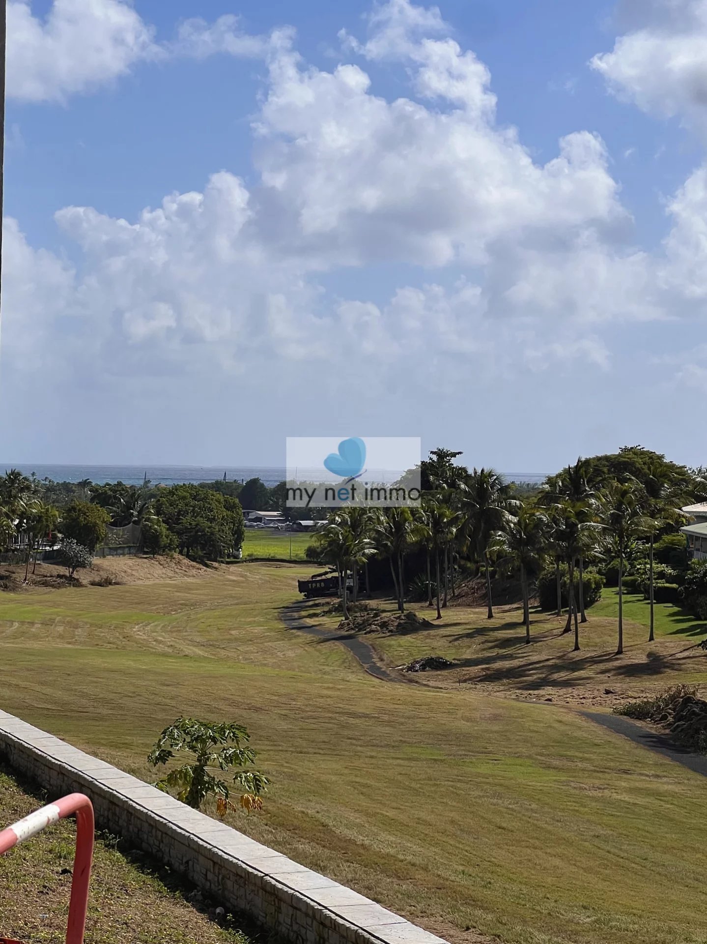 VILLA NEUVE SUR 2 NIVEAUX AVEC PISCINE, DANS UNE RESIDENCE D