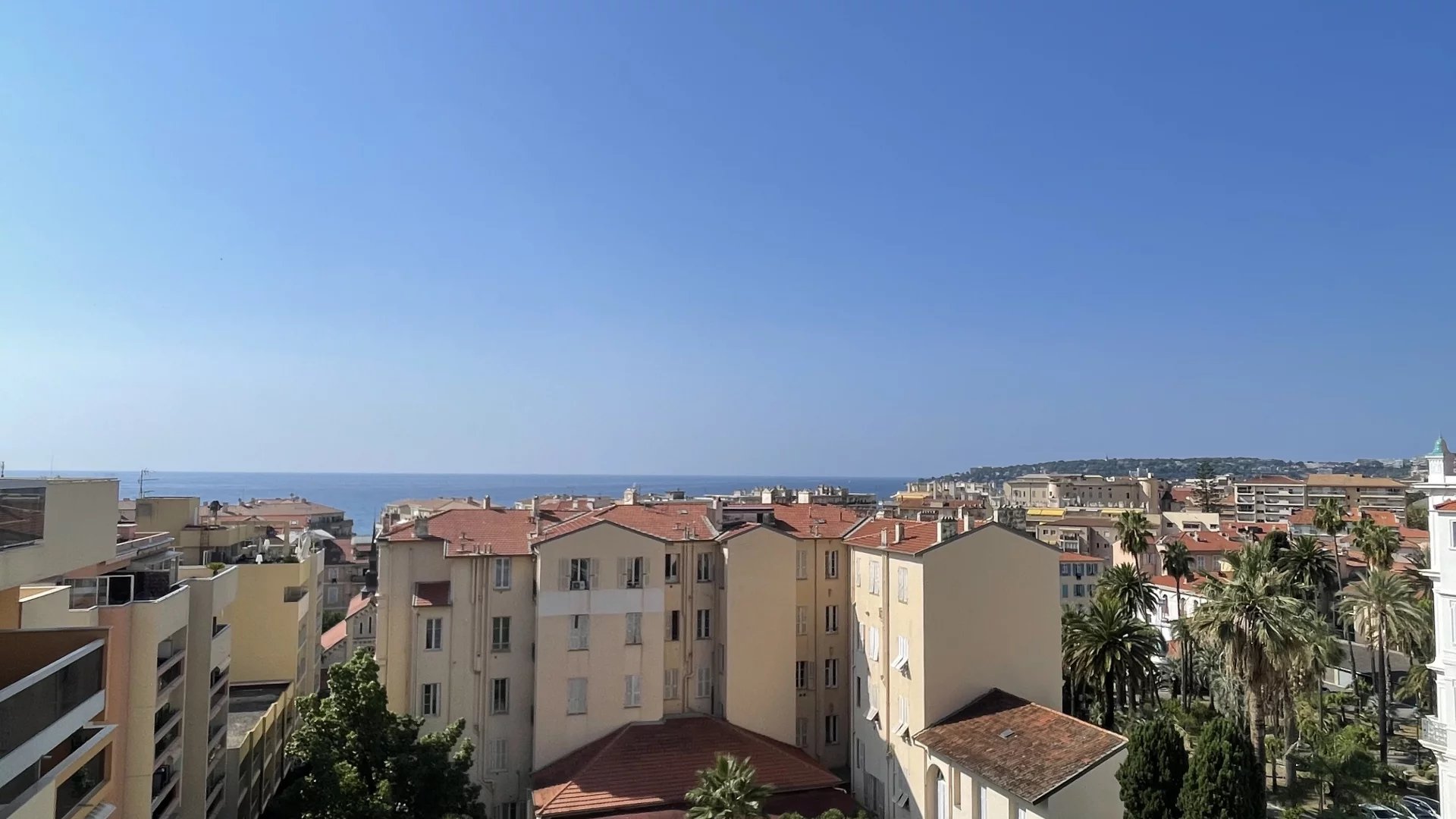 Menton appartement 3 pièces avec terrasse