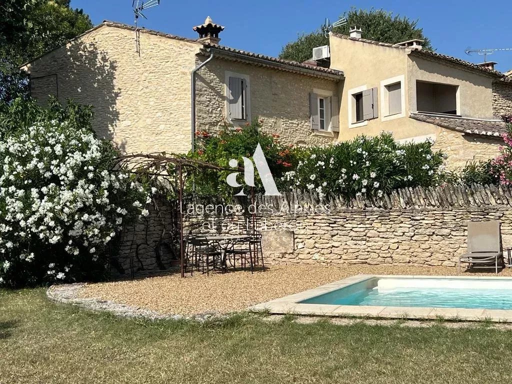 GORDES - MAS EN PIERRE AVEC PISCINE ET VUES