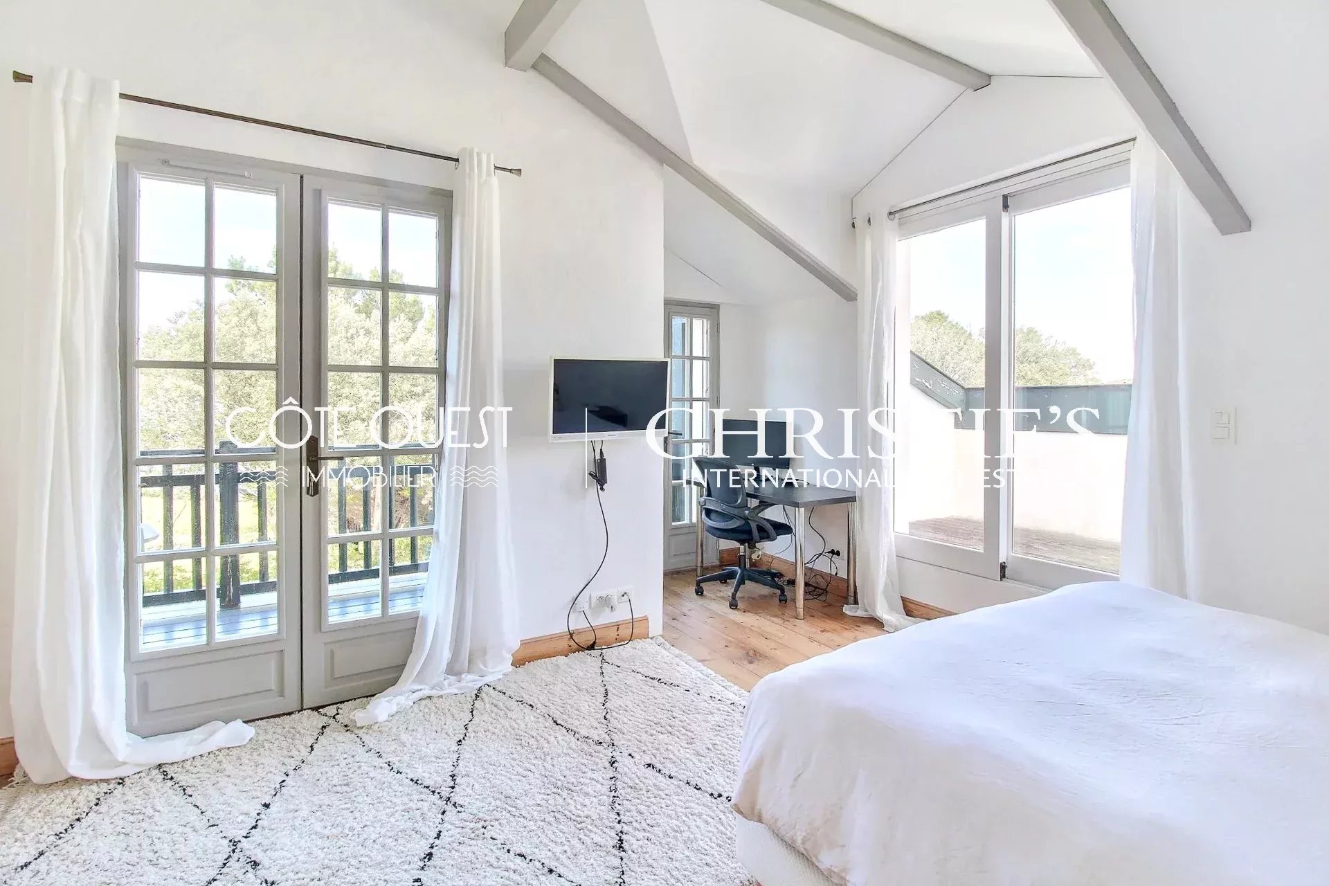 5 Bedroom Villa/Townhouse's Image 6