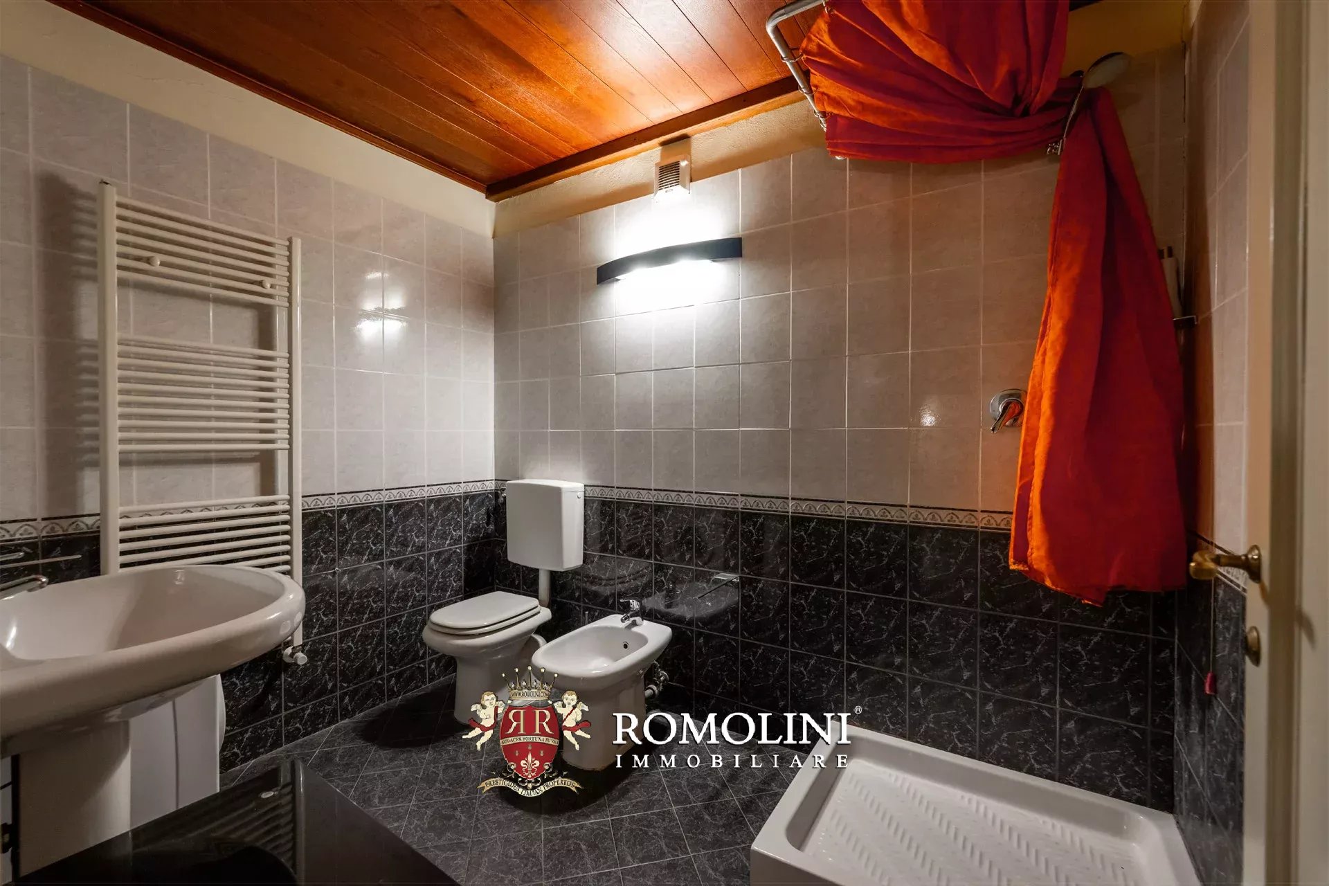 COZY 60-SQM PENTHOUSE FOR SALE IN THE HISTORICAL CENTER OF AREZZO