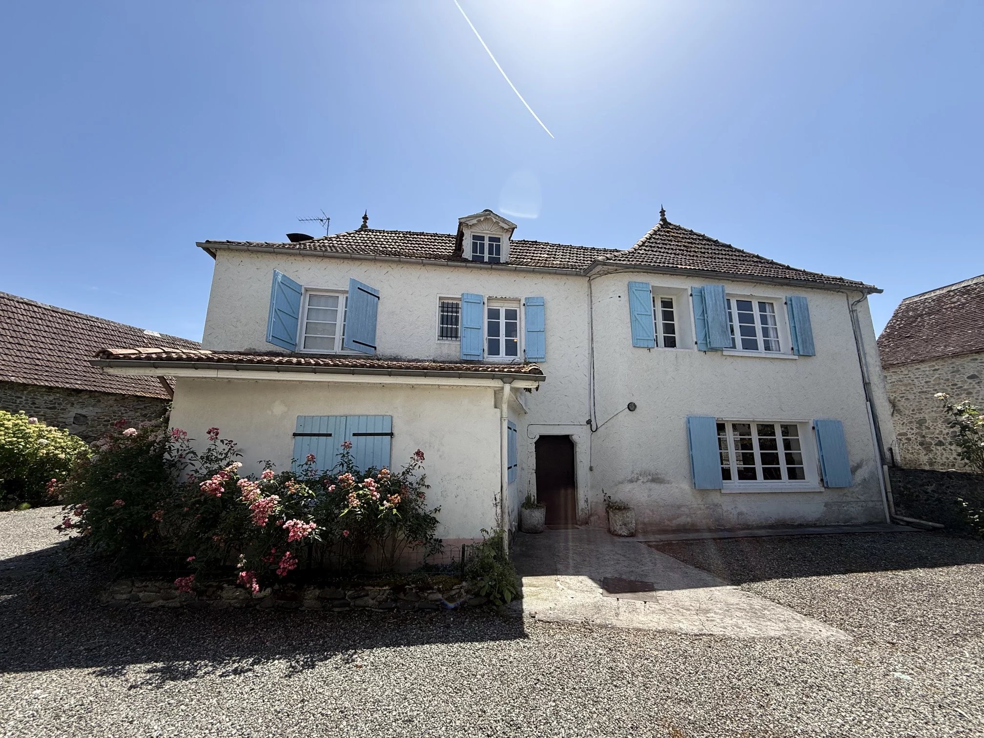 Maison de village du XVIIIe siècle avec piscine et jardin