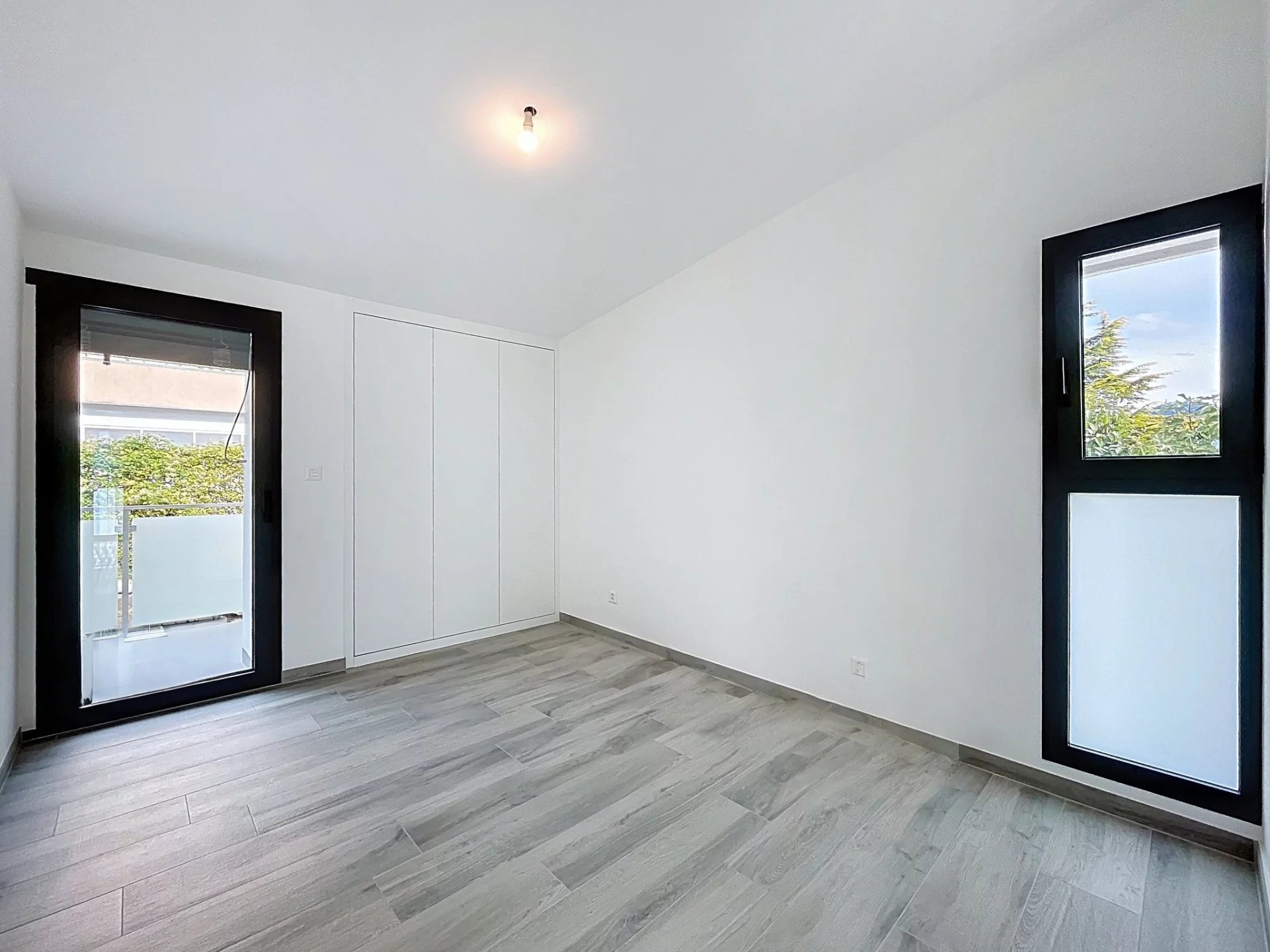 Maison neuve contemporaine – prête à emménager !