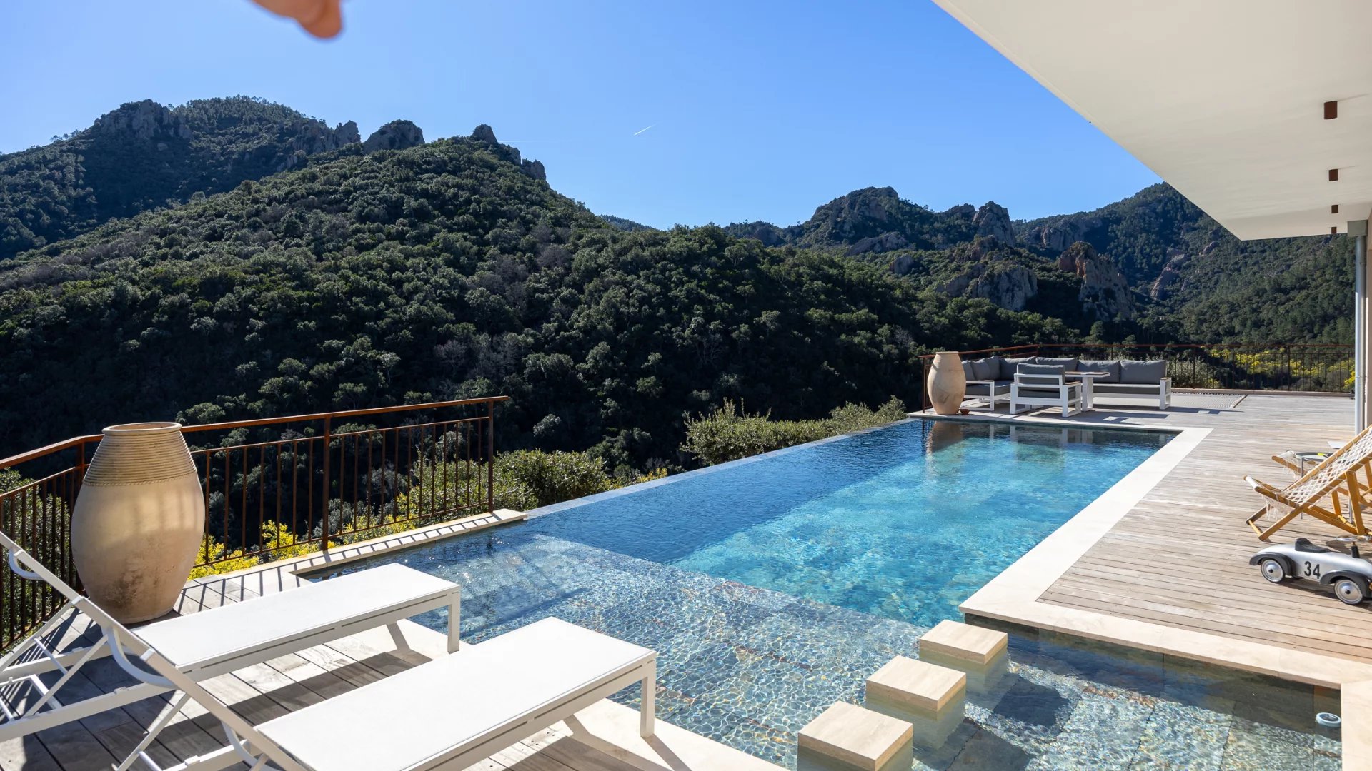 Contemporary villa – Saint-Jean-de-l’Estérel – Near Cannes