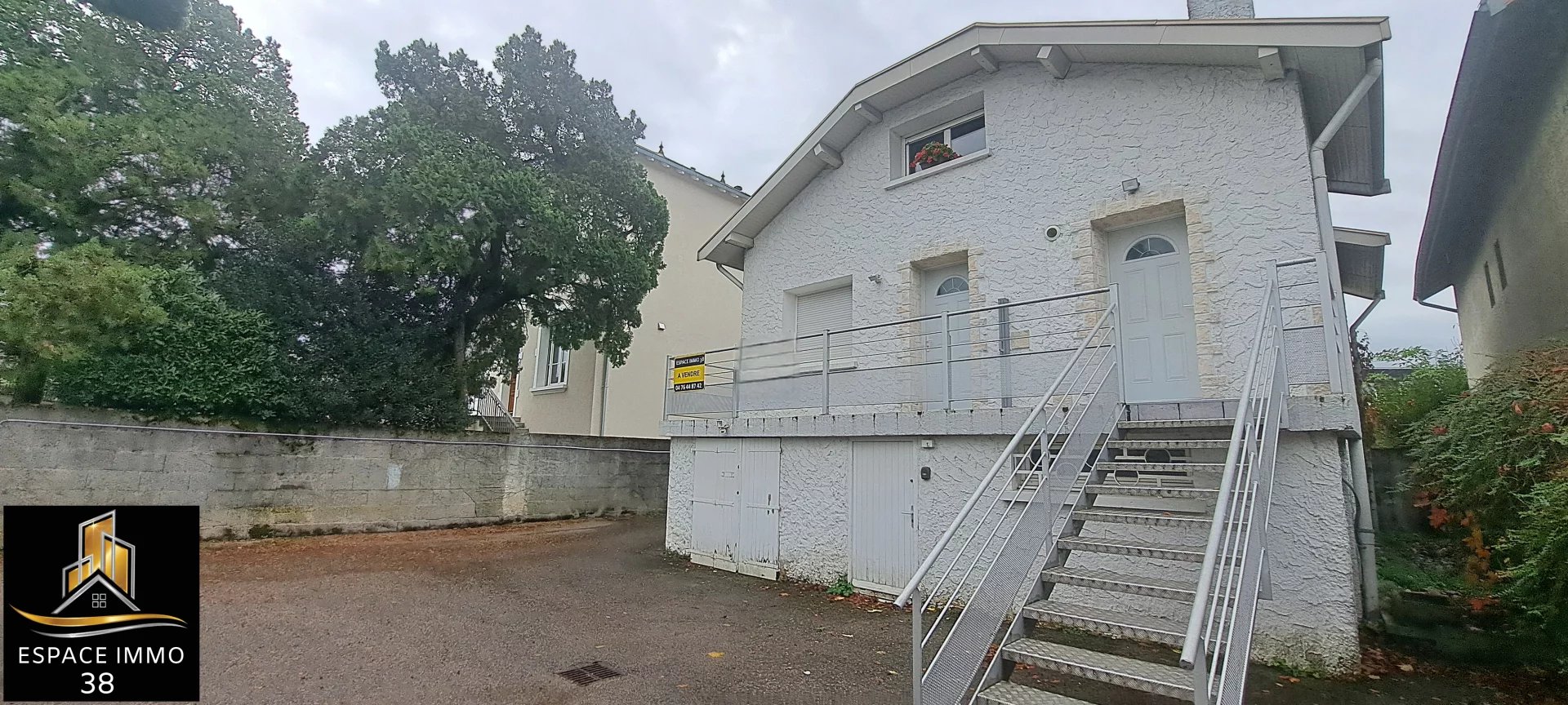 Tènement immobilier de 4 logements, 3 garages et 4 places de parking