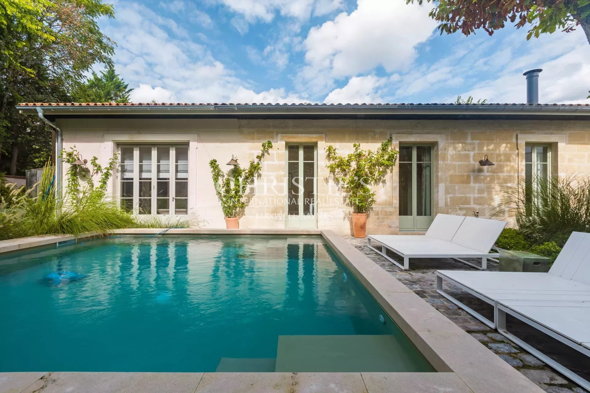 5 Bedroom Villa/Townhouse's Image 4