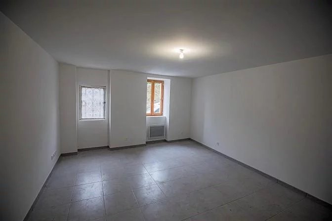 LE COUDRAY MONTCEAUX - 2 Pièces