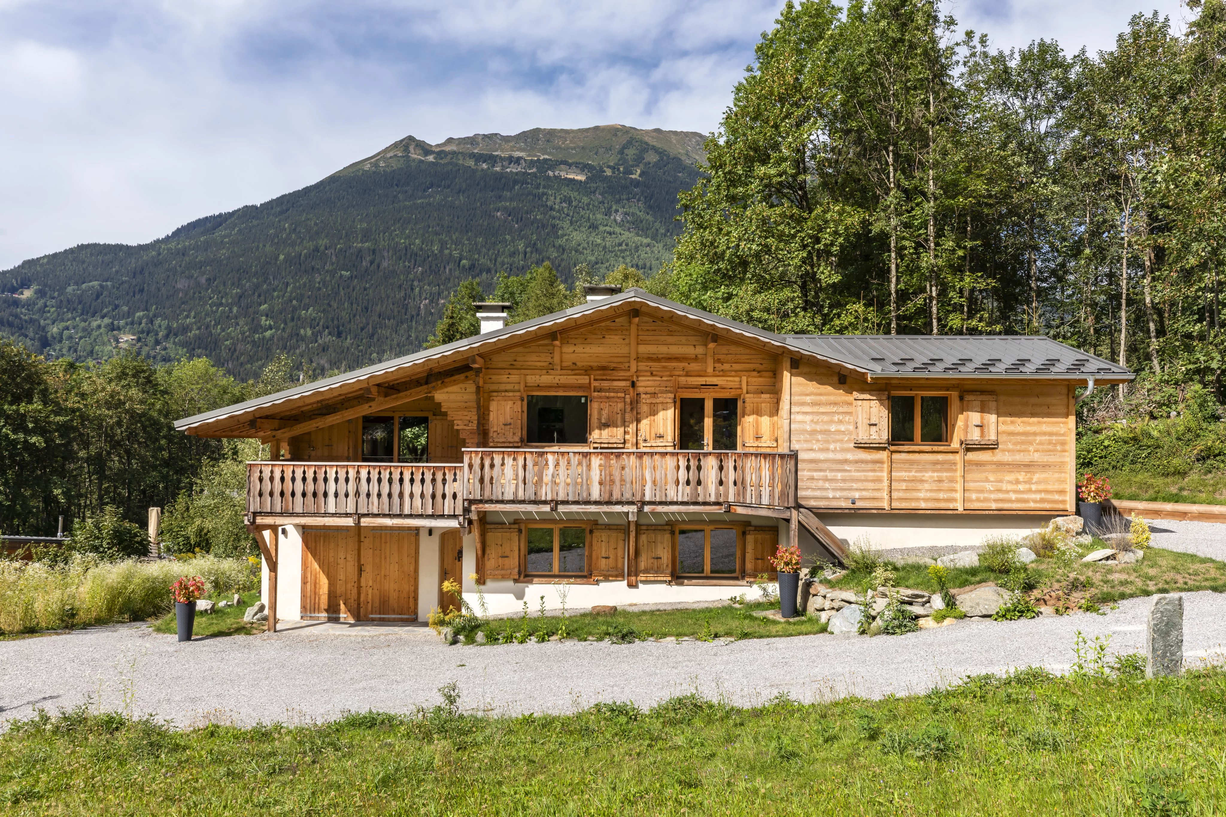 Stilvoll renoviertes Chalet in ruhiger Lage mit beeindruckendem Bergpanorama