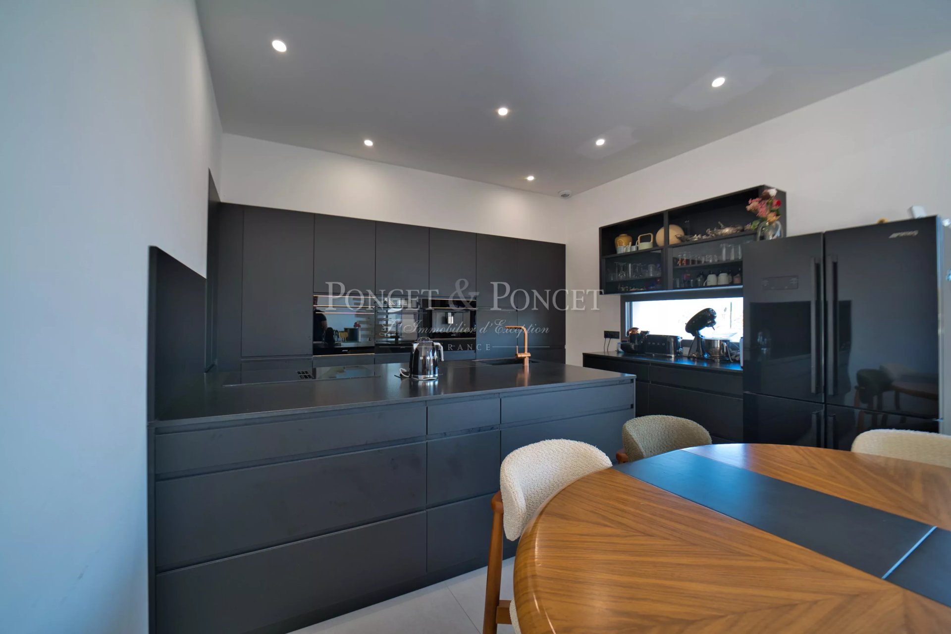 5 Bedroom Villa/Townhouse's Image 4