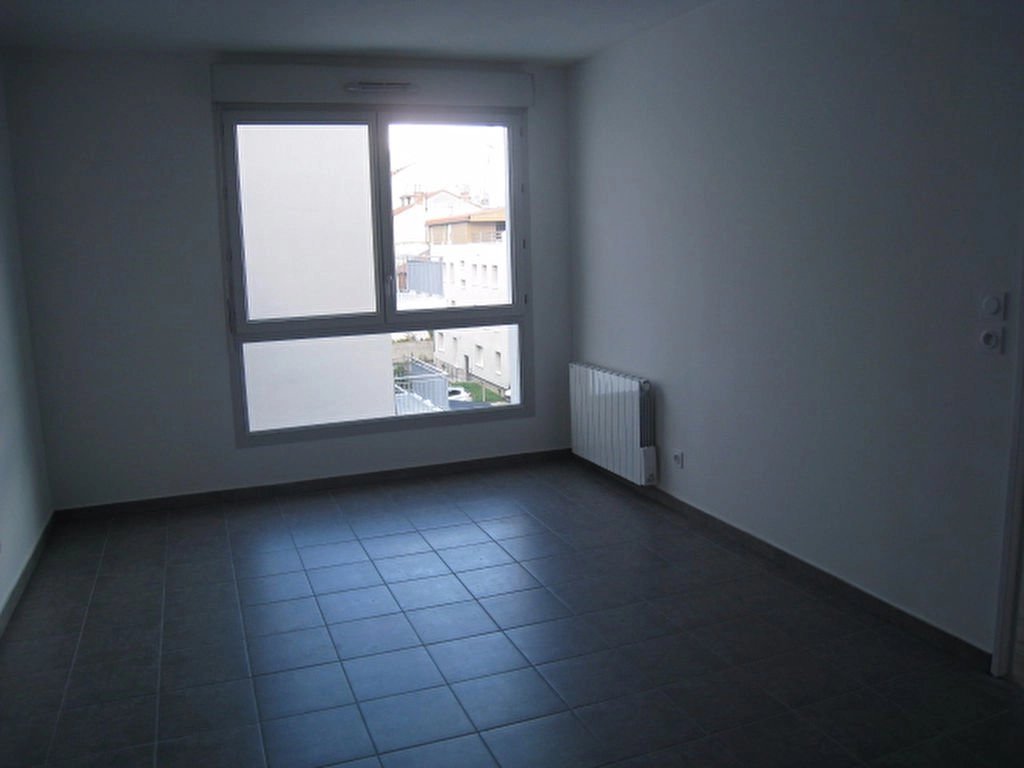 481535 Location Villeurbanne