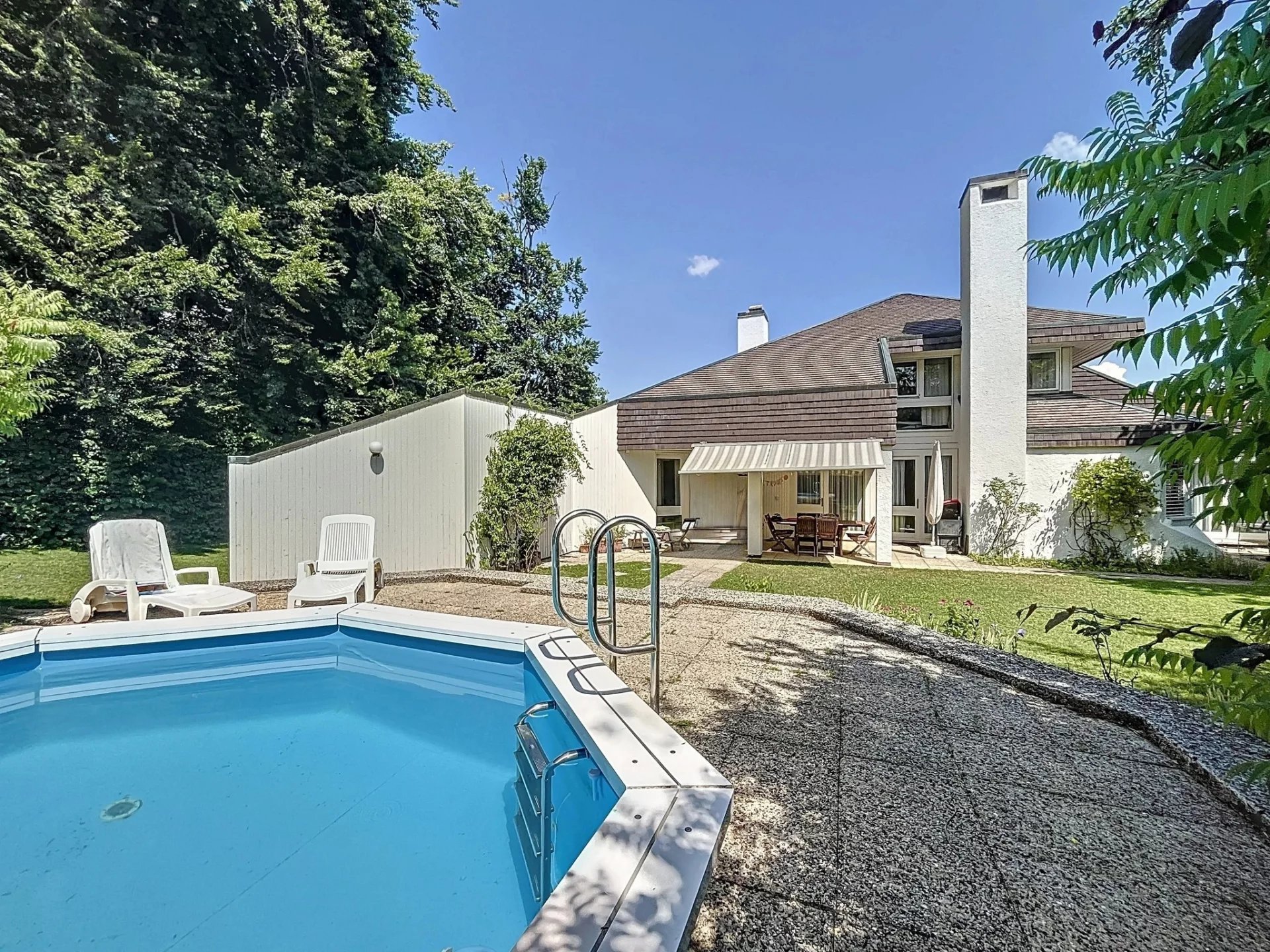 Villa avec grand terrain et calme absolu