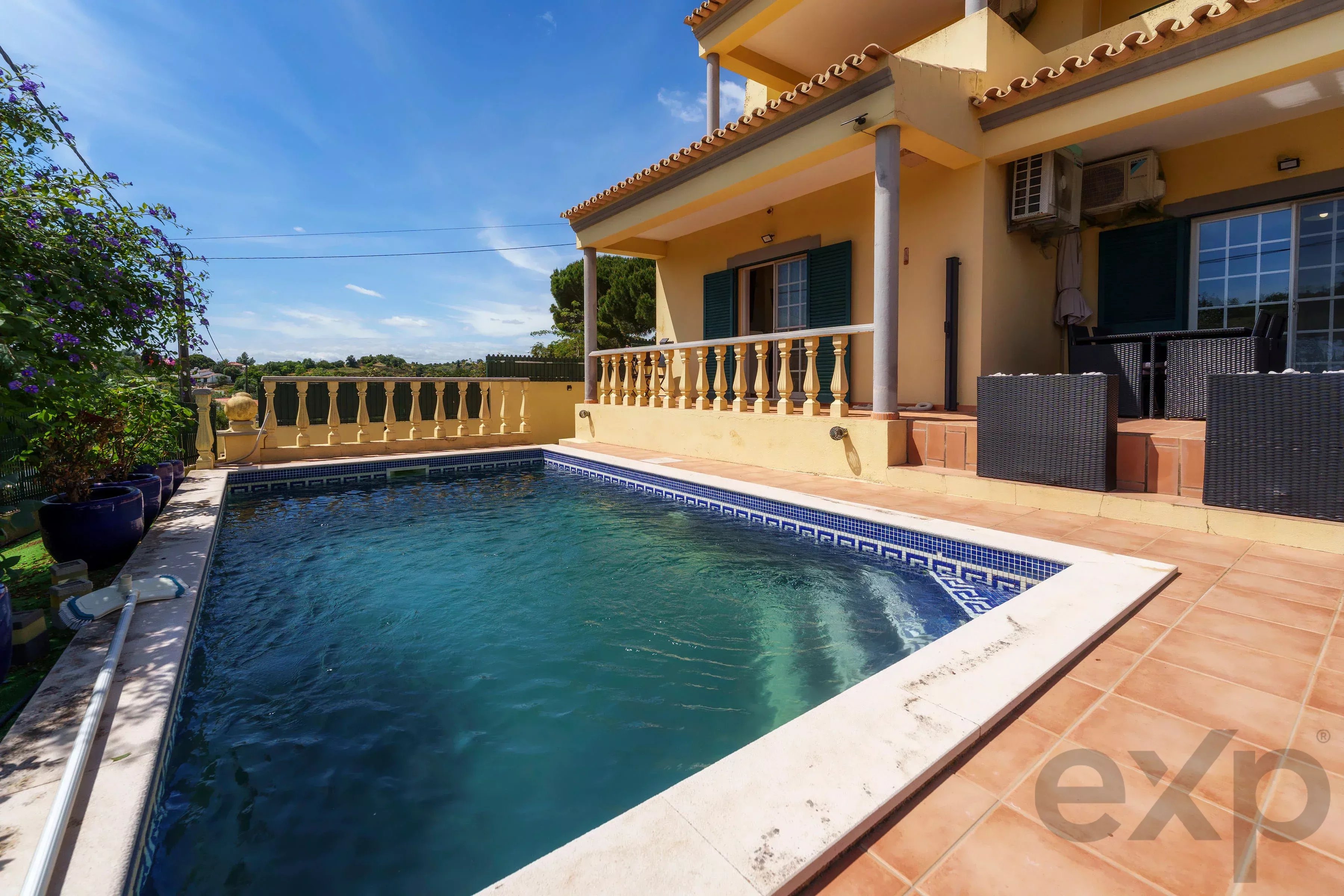A fantastic, charming 4-bedroom villa with a garden and swimming pool on the outskirts of Olhão 87006245 image 5