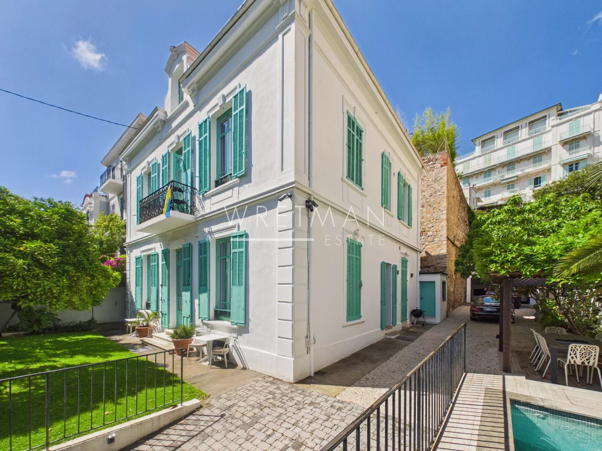 Superbe villa de ville avec jardin - Cannes
