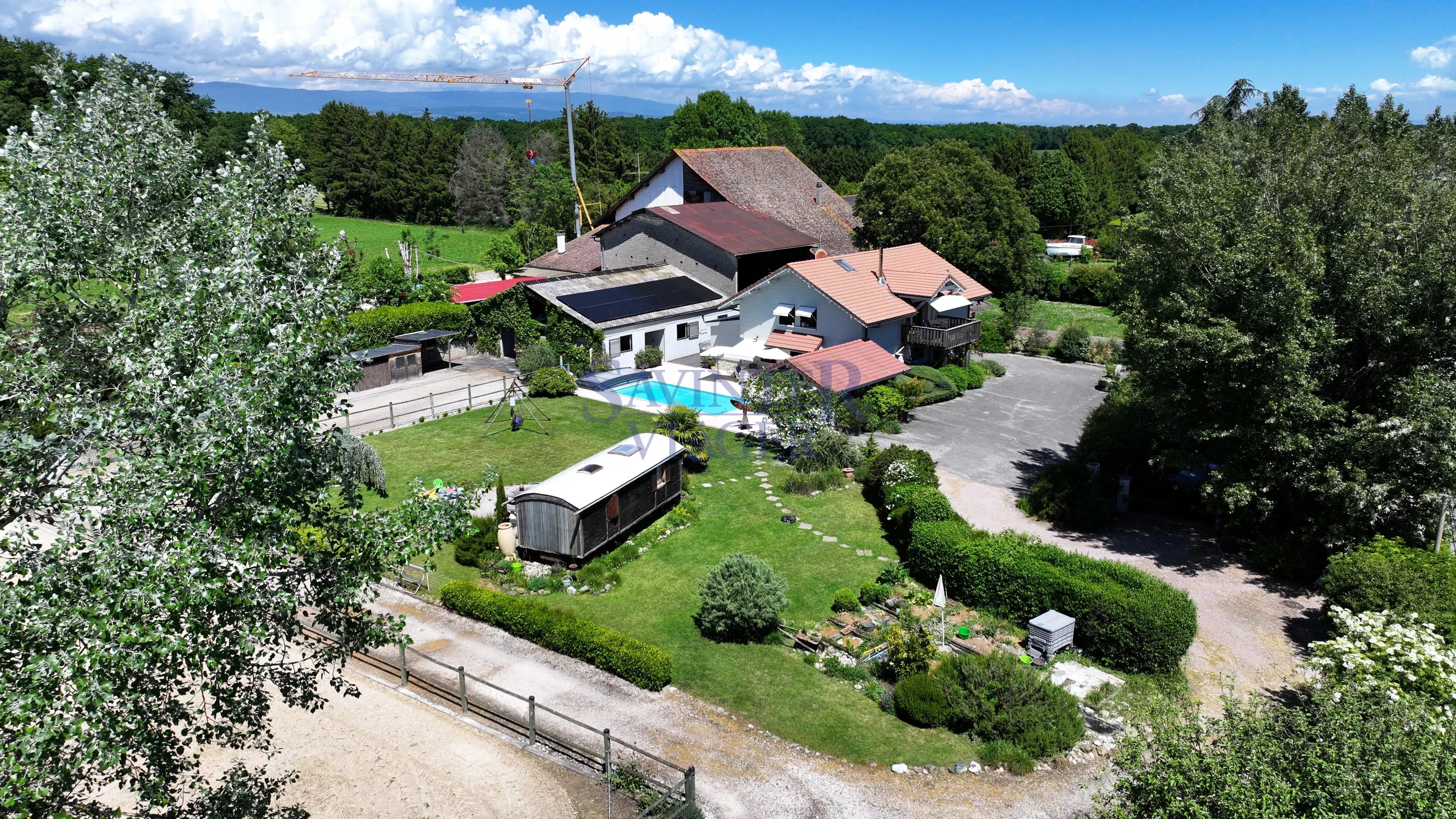 Demeure atypique avec installations équestres – Terrain de 16 832 m²