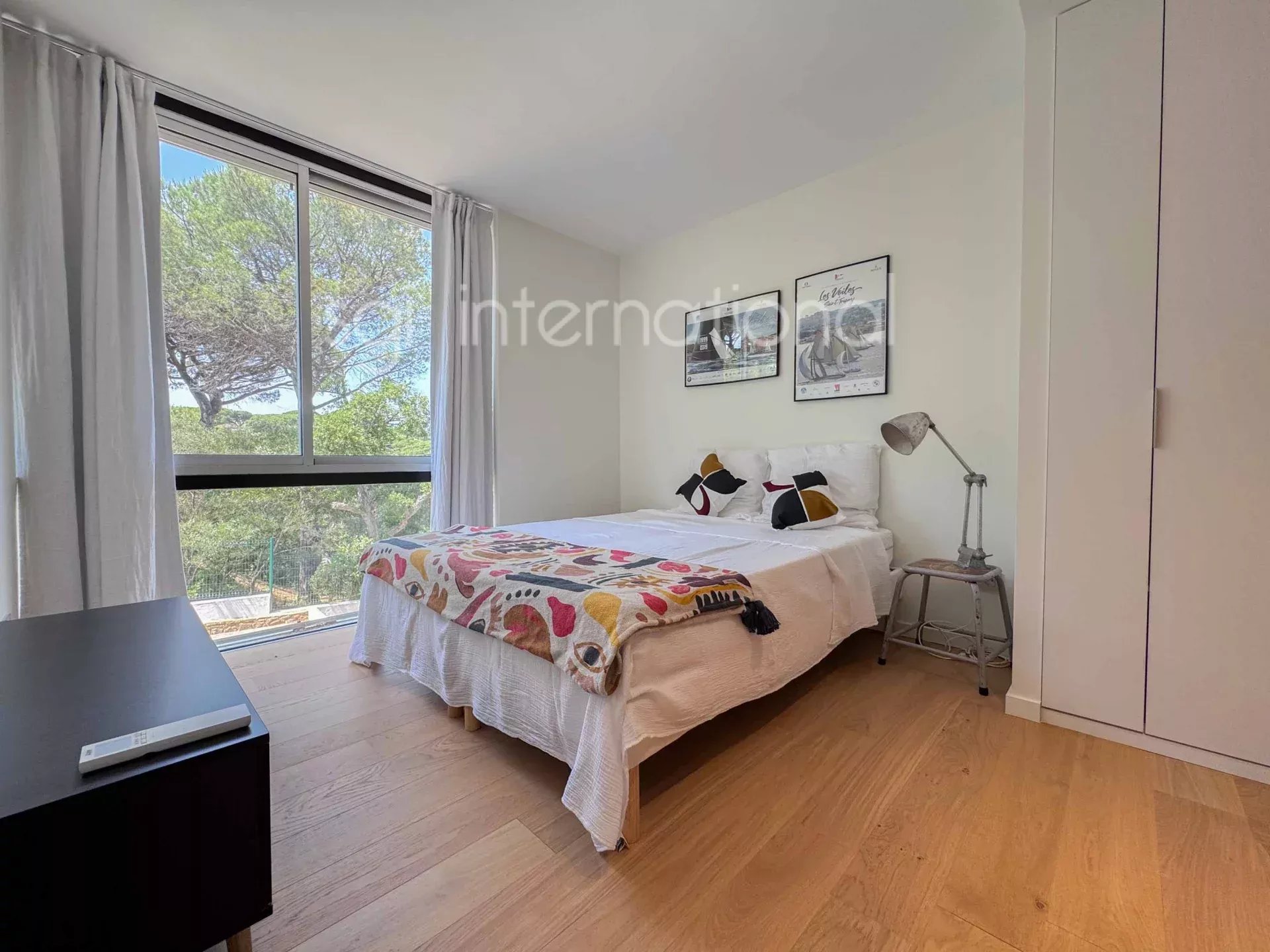 Sainte-Maxime: magnificent new villa 1.5km from the beach.