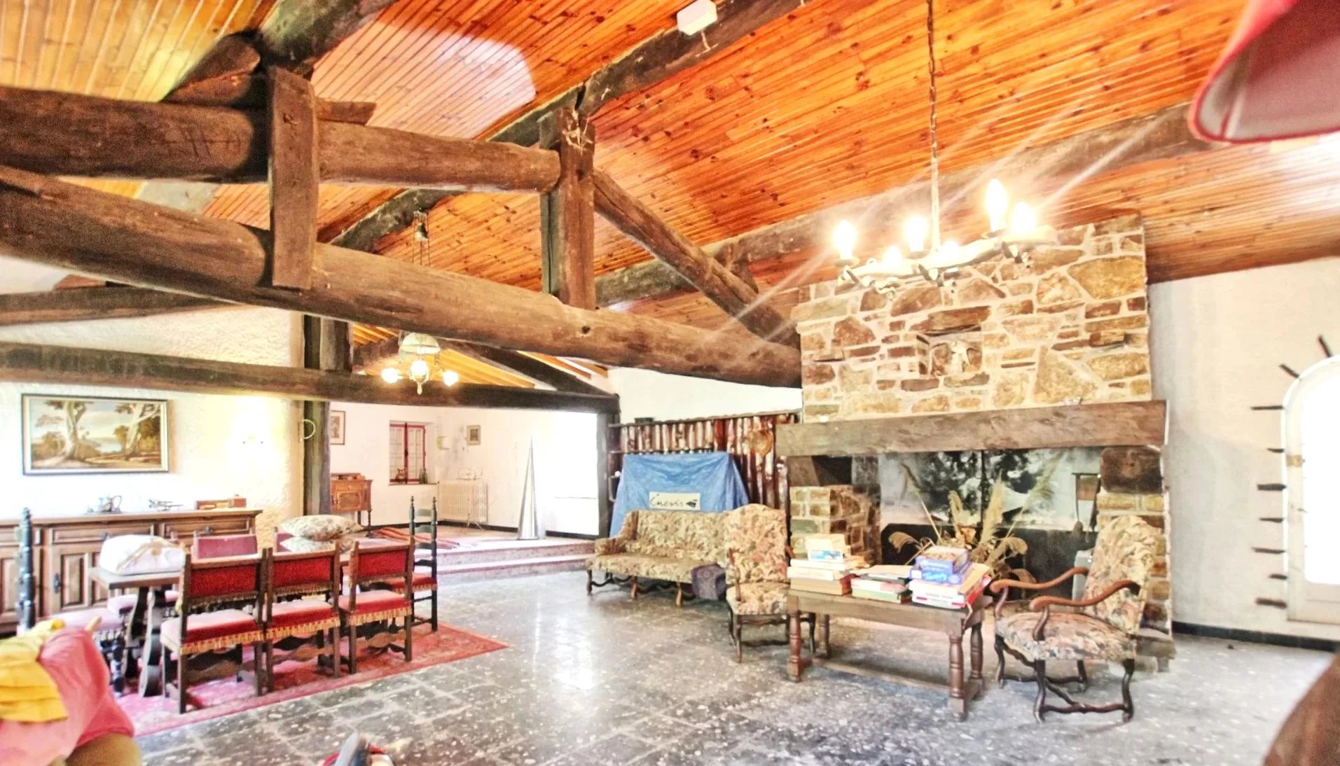 Caunes Minervois: Ensemble immobilier : 2 maisons avec grange et piscine dans le Minervois